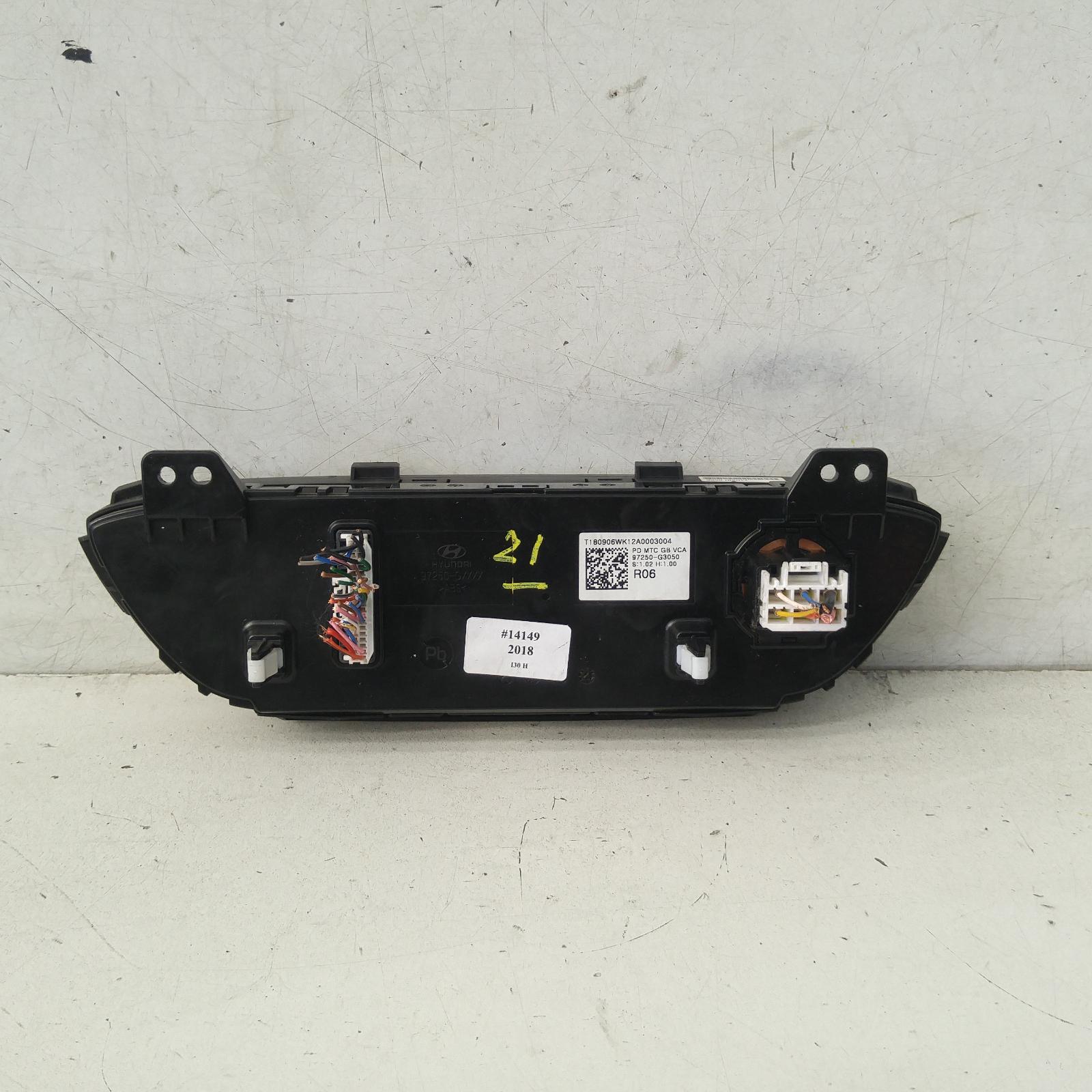 View Auto part Heater/Ac Controls Hyundai I30 2018