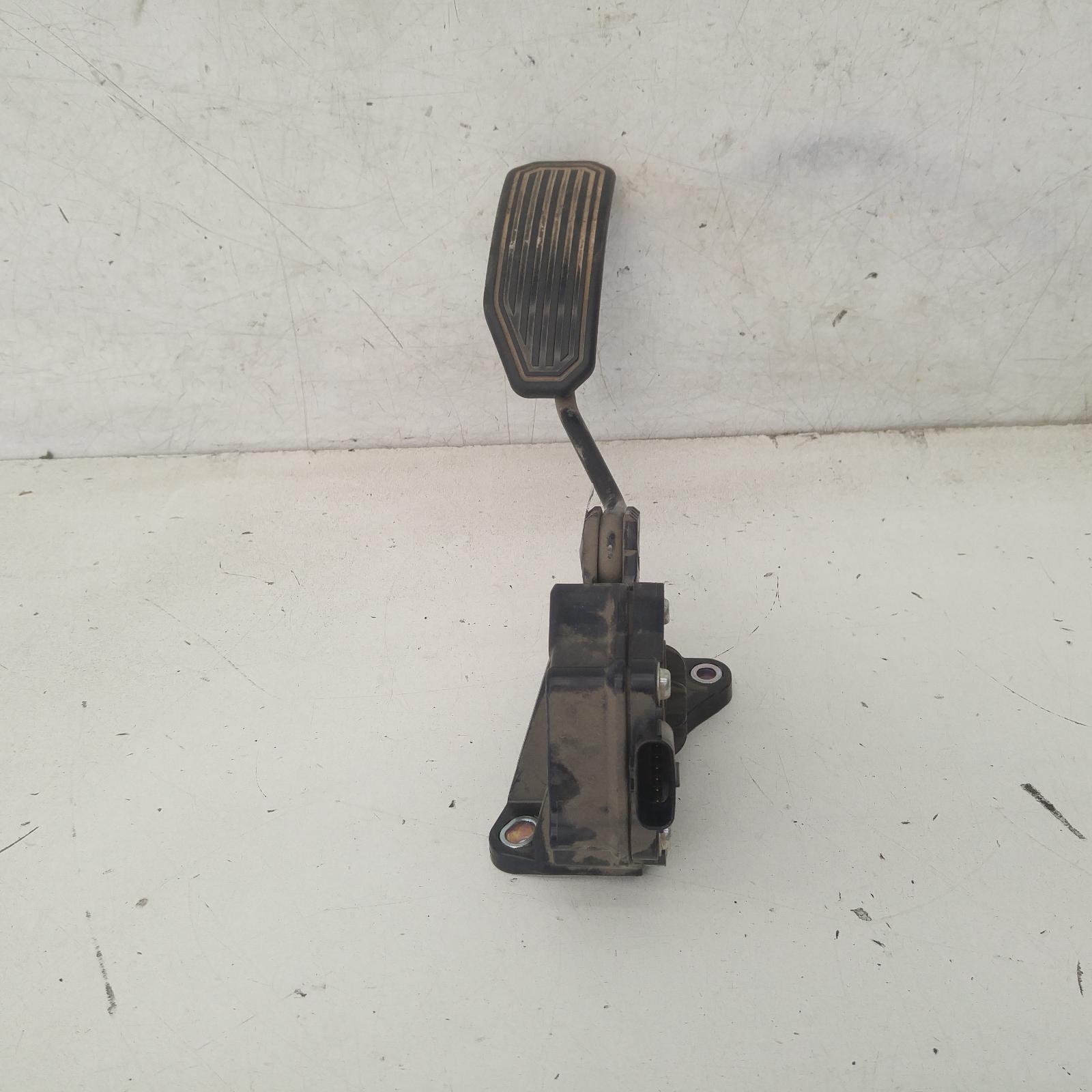 View Auto part Pedal Assembly Toyota Kluger 2009