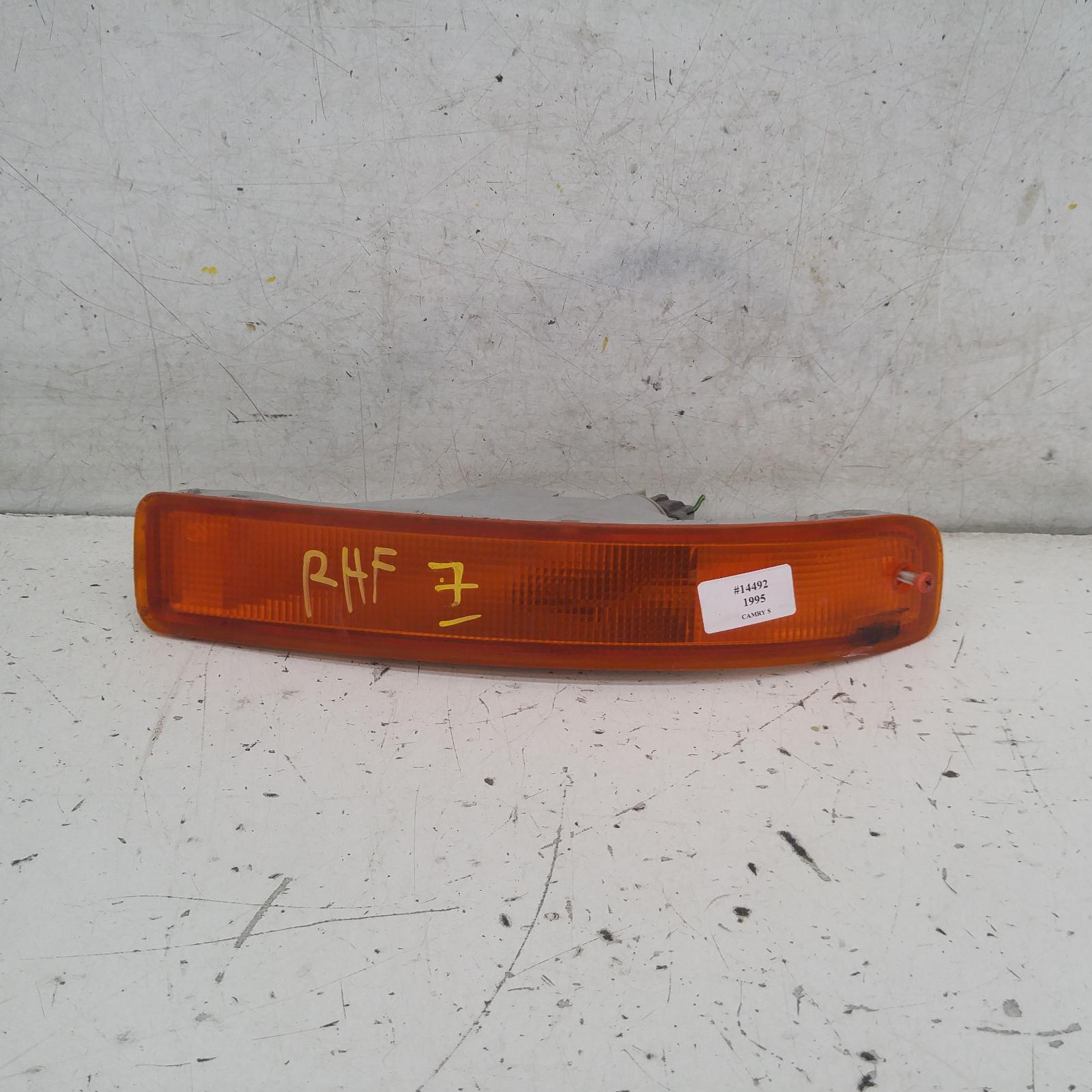 View Auto part Right Indicator/Fog/Side Toyota Camry 1995