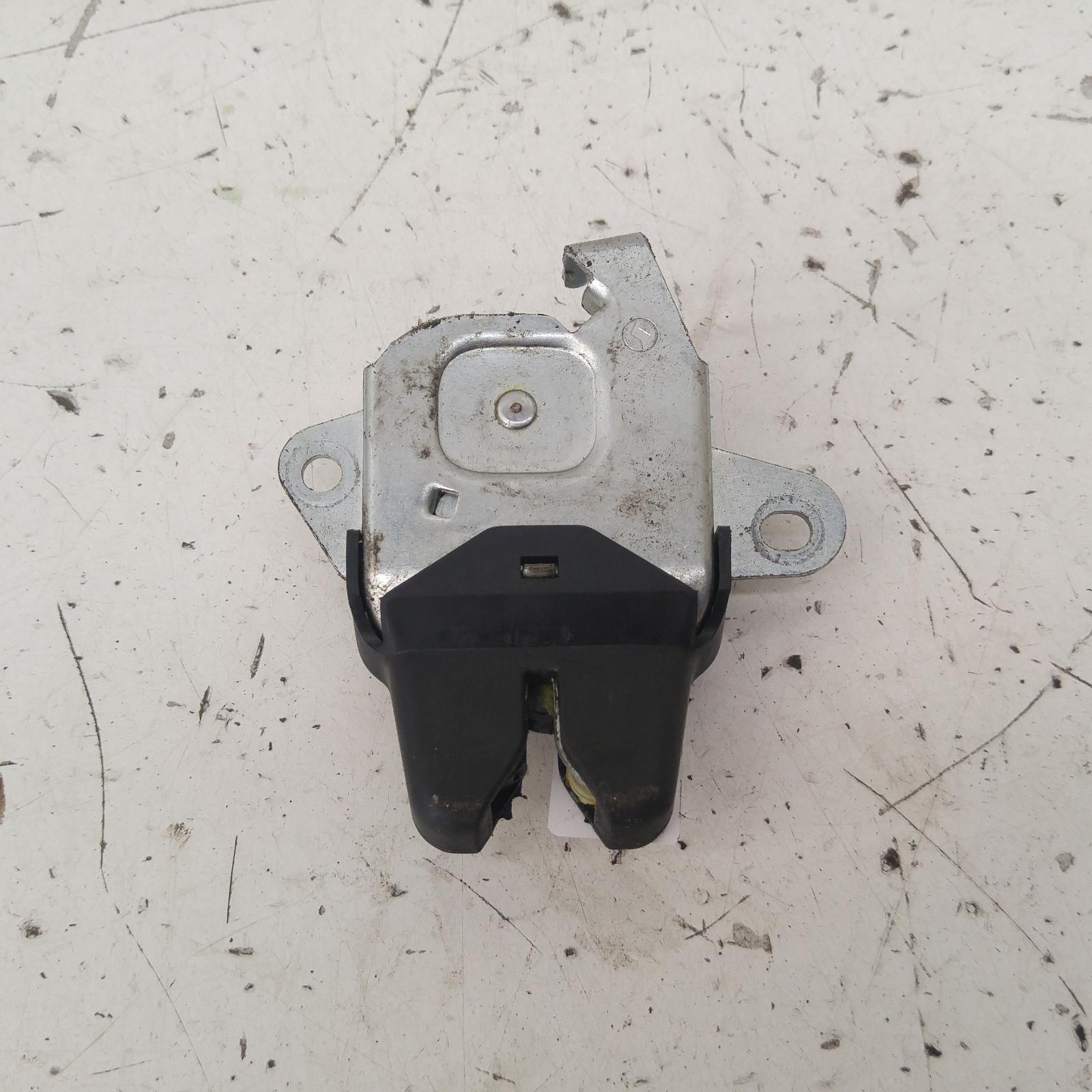 View Auto part Door/Boot/Gate Lock Toyota Camry 1995