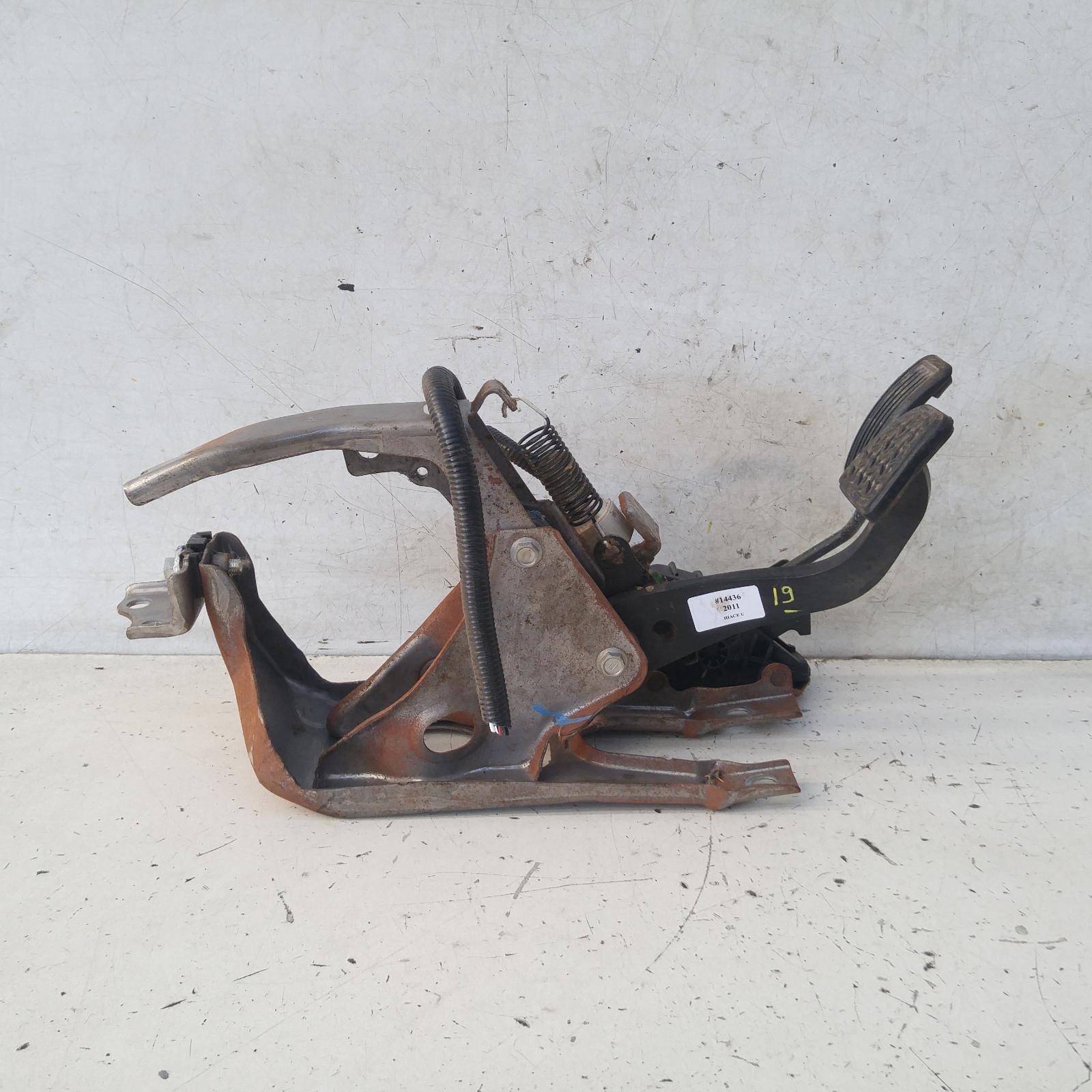View Auto part Pedal Assembly Toyota Hiace 2011