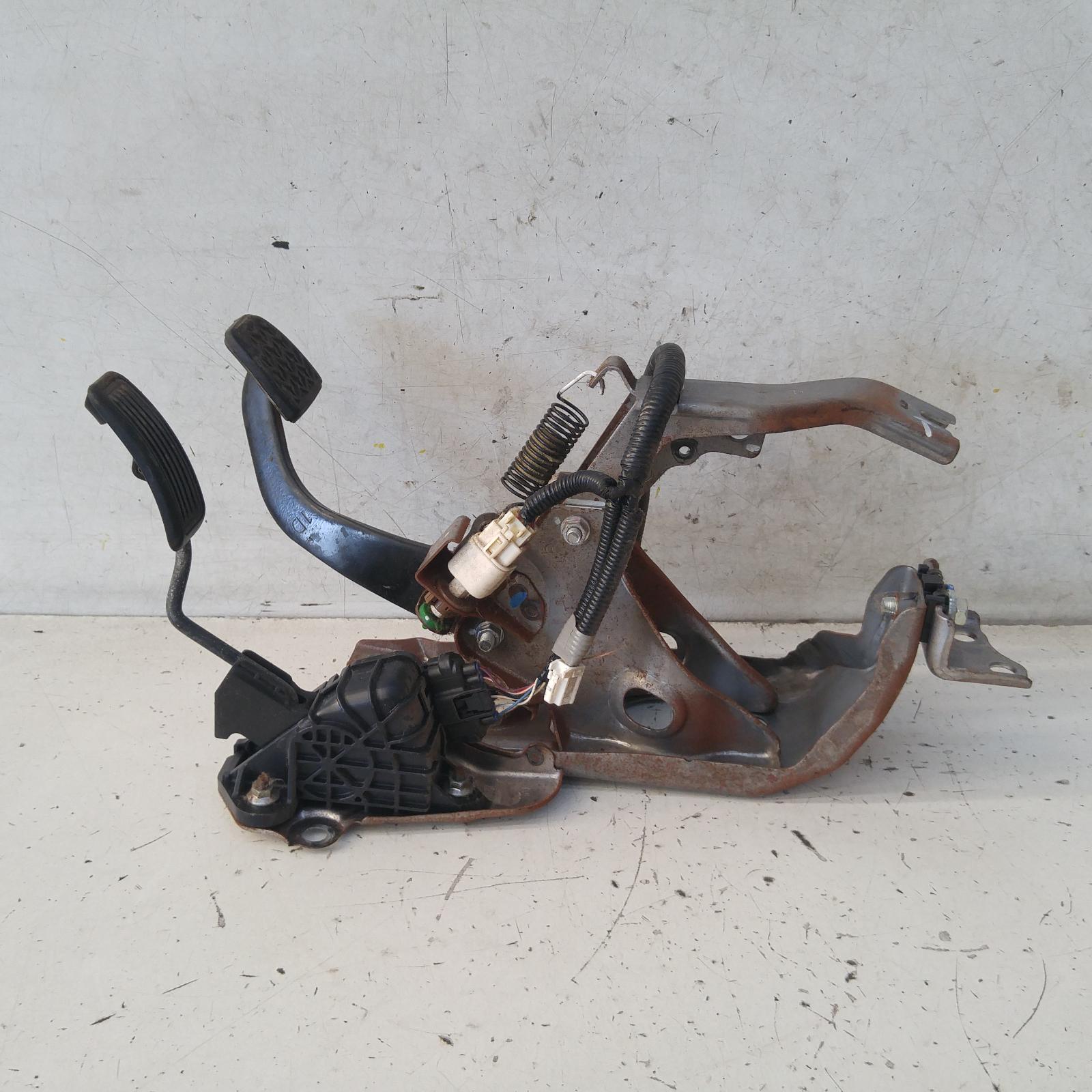 View Auto part Pedal Assembly Toyota Hiace 2011