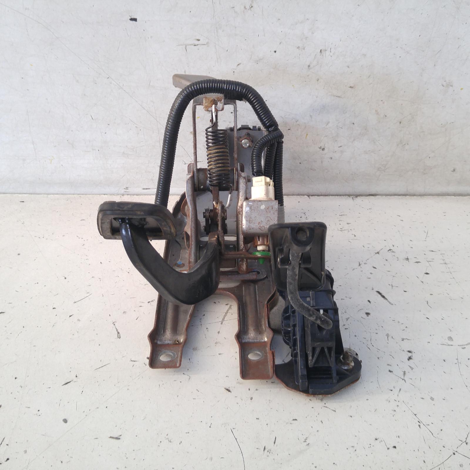 View Auto part Pedal Assembly Toyota Hiace 2011