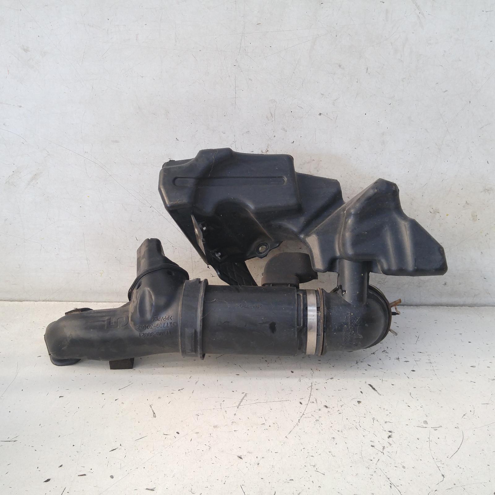 View Auto part Air Cleaner Duct/Hos Toyota Hiace 2011