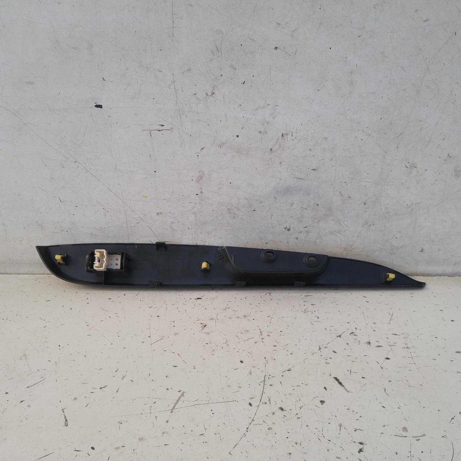View Auto part Pwr Dr Wind Switch Toyota Hiace 2011