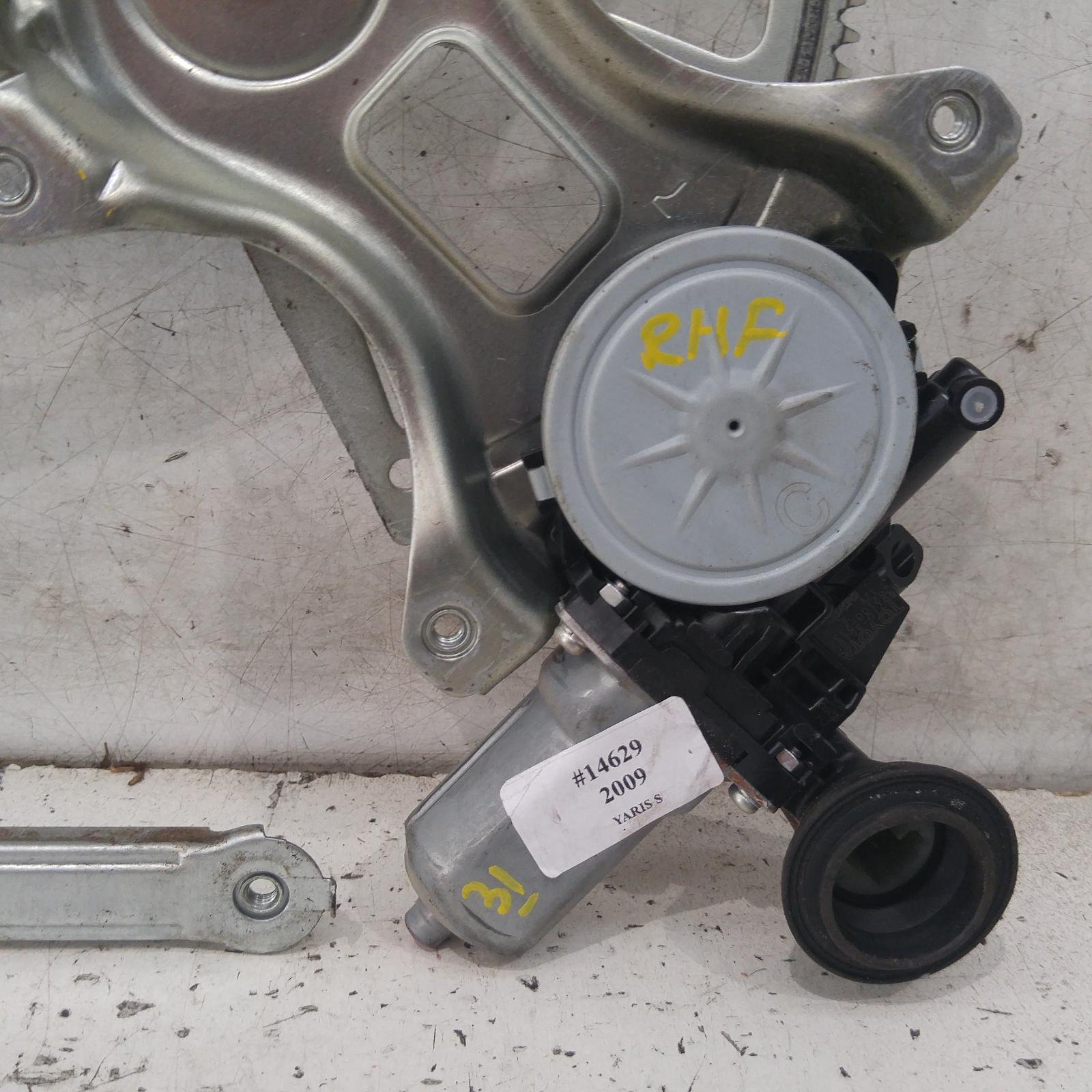 View Auto part Right Front Window Reg/Motor Toyota Yaris 2009
