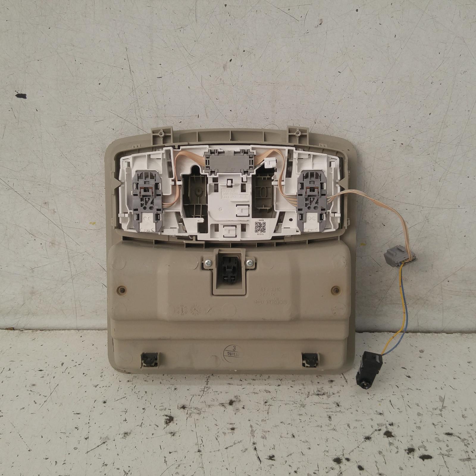 2009 Nissan Murano Courtesy Light View Auto part Courtesy Light Nissan Murano 2009