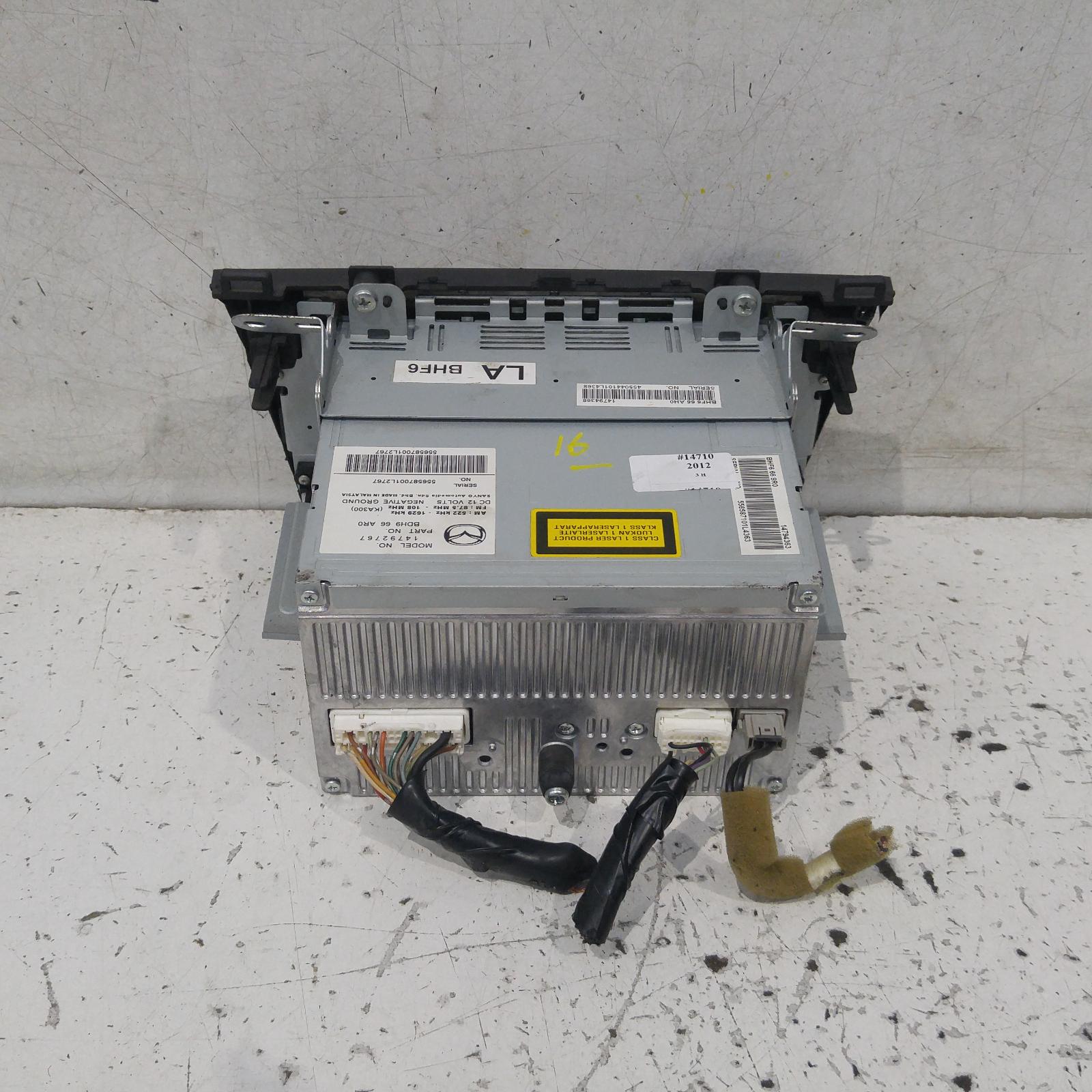 View Auto part Radio/Cd/Dvd/Sat/Tv Mazda 3 2012