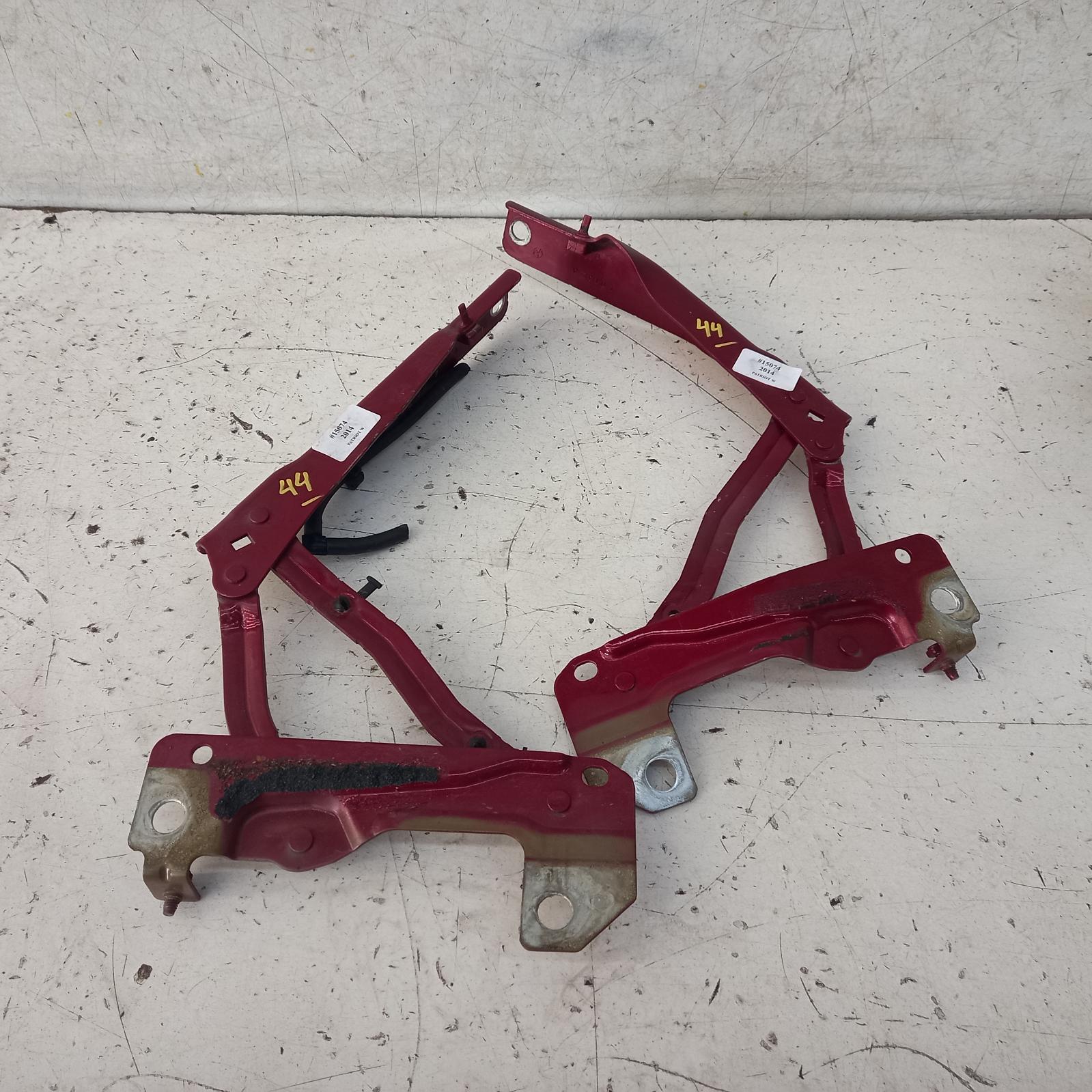 2014 Jeep Patriot Bonnet Hinge/Strut View Auto part Bonnet Hinge/Strut Jeep Patriot 2014