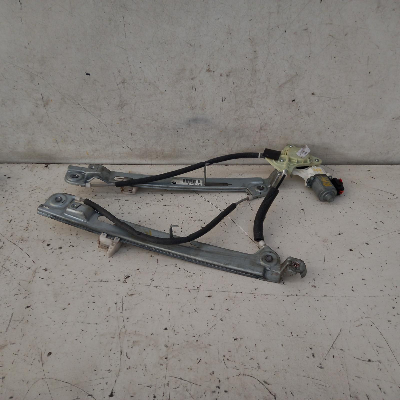 View Auto part Right Front Window Reg/Motor Jeep Patriot 2014