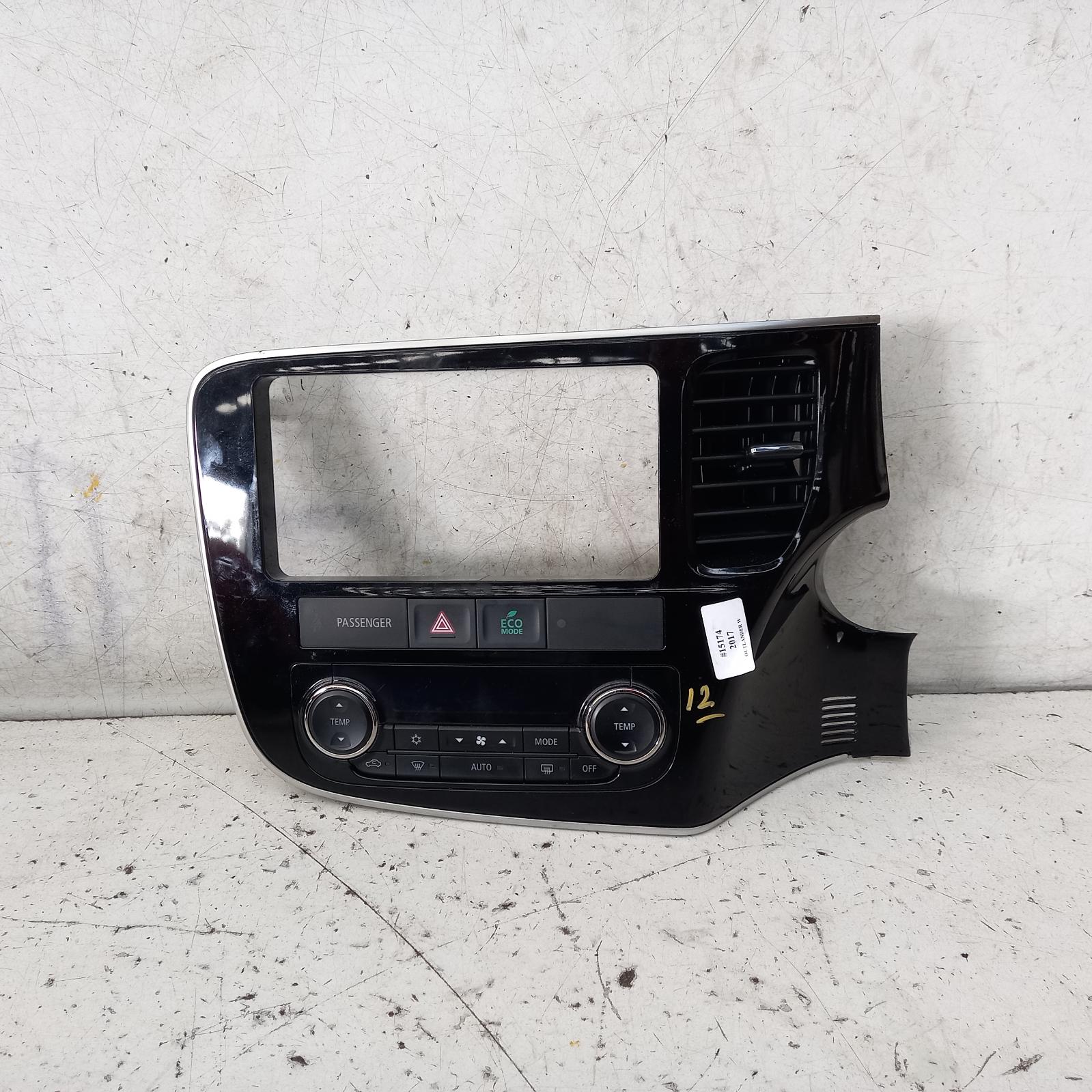 2017 Mitsubishi Outlander Heater/Ac Controls View Auto part Heater/Ac Controls Mitsubishi Outlander 2017