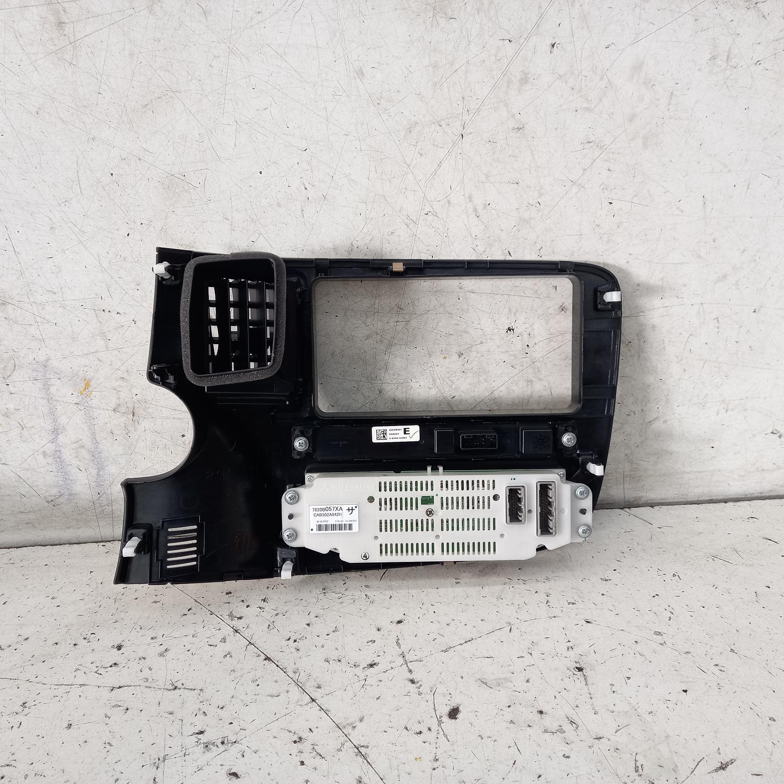 2017 Mitsubishi Outlander Heater/Ac Controls View Auto part Heater/Ac Controls Mitsubishi Outlander 2017