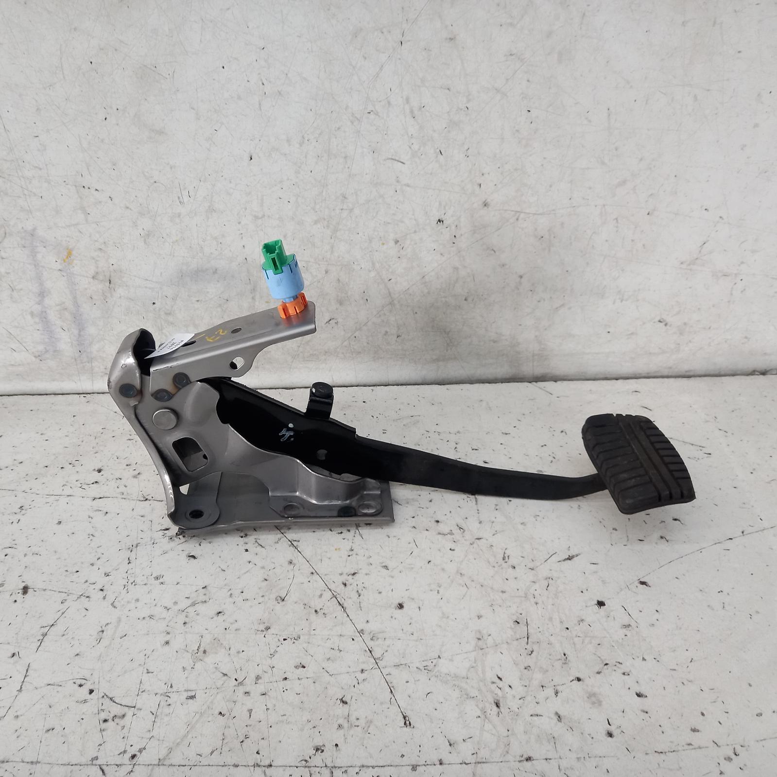 2017 Mitsubishi Outlander Pedal Assembly View Auto part Pedal Assembly Mitsubishi Outlander 2017