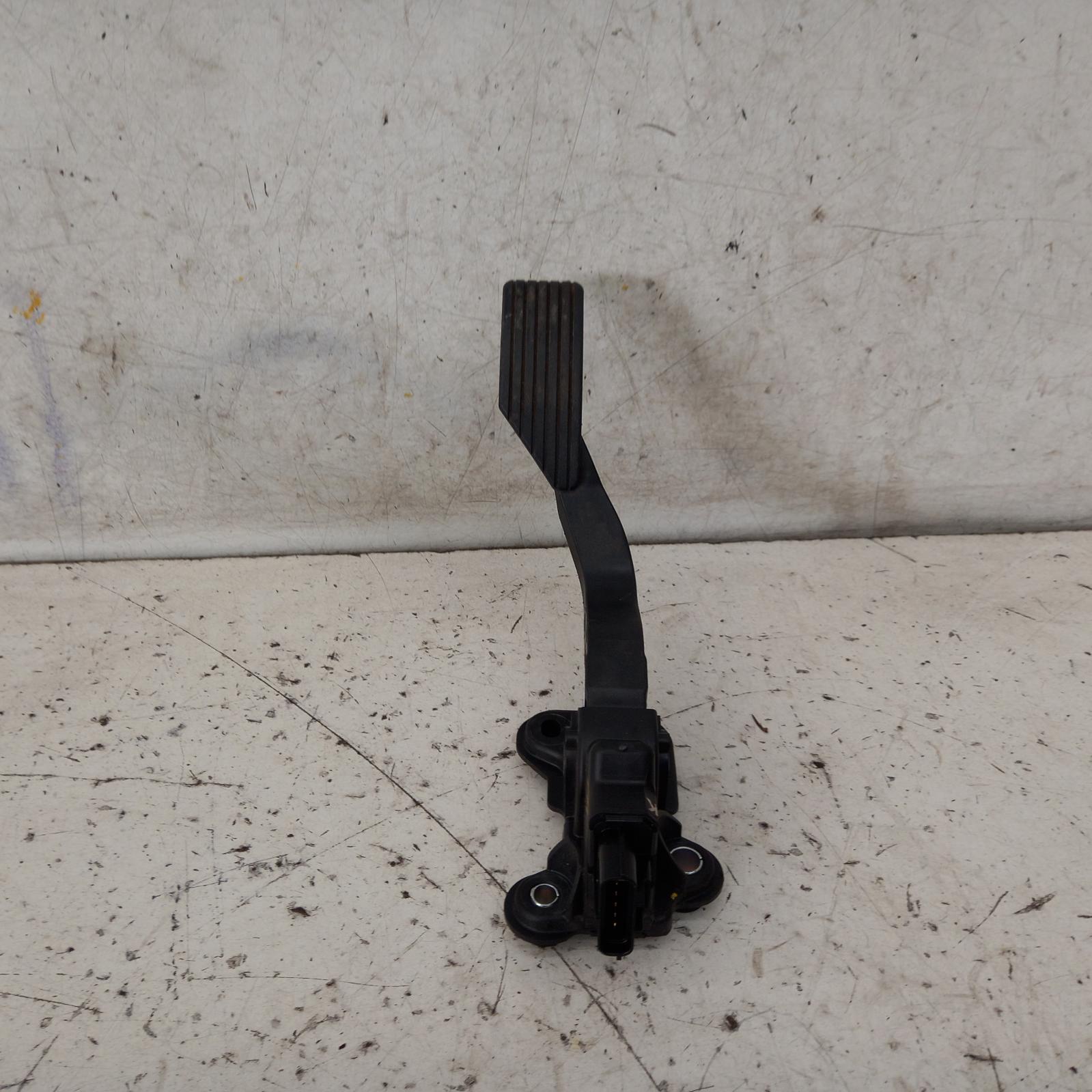 2017 Mitsubishi Outlander Pedal Assembly View Auto part Pedal Assembly Mitsubishi Outlander 2017