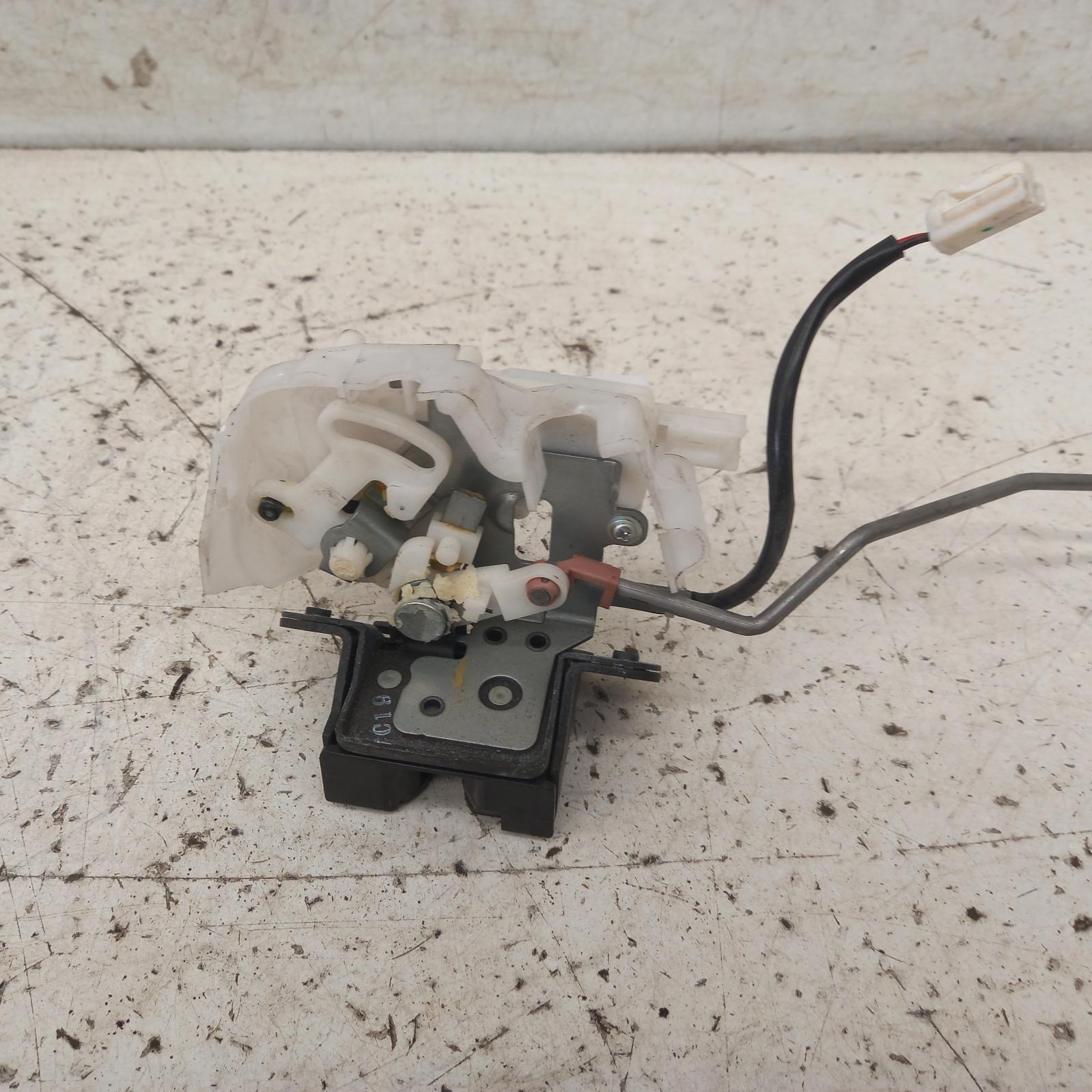 View Auto part Door/Boot/Gate Lock Mazda 6 2007