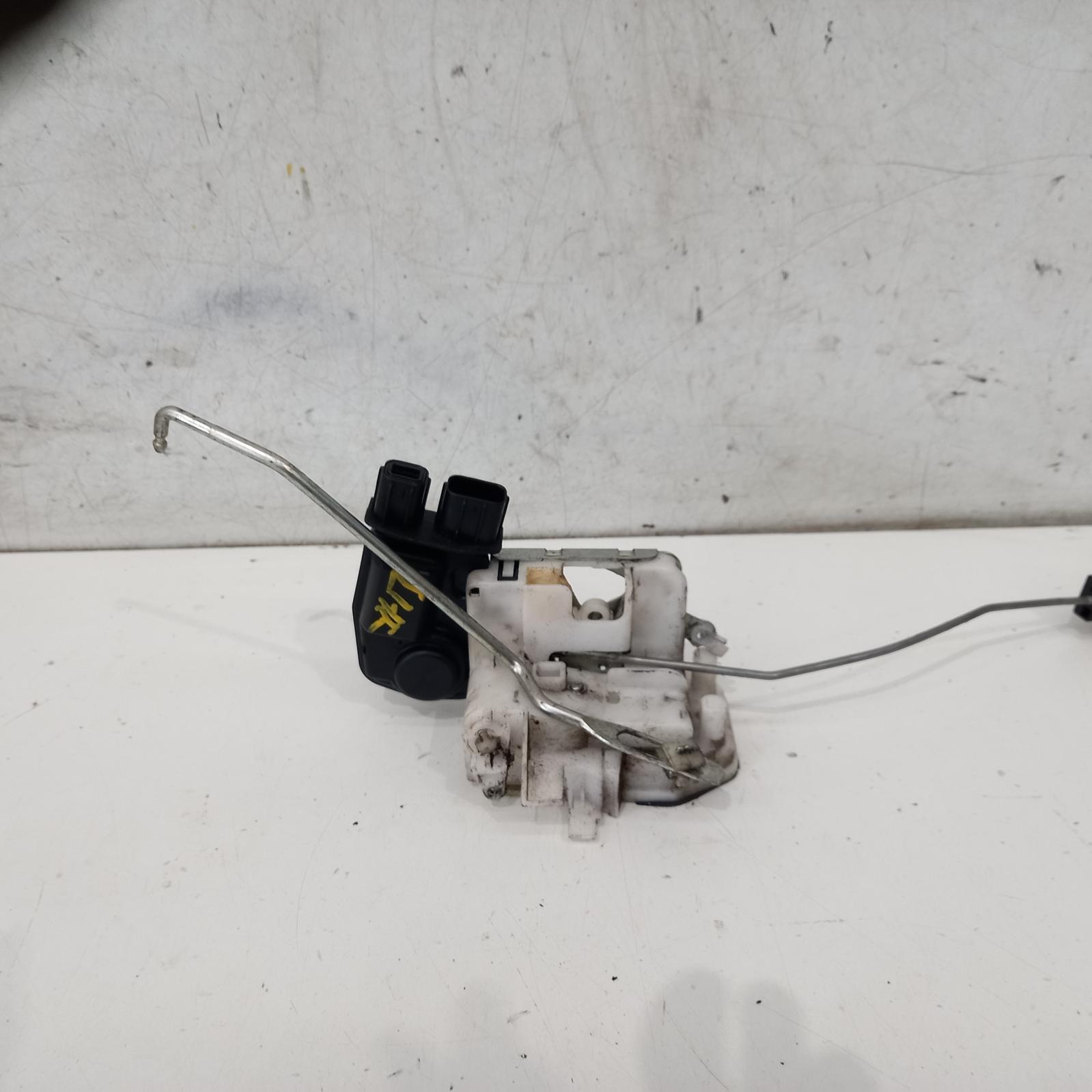 View Auto part Door/Boot/Gate Lock Honda Crv 2006