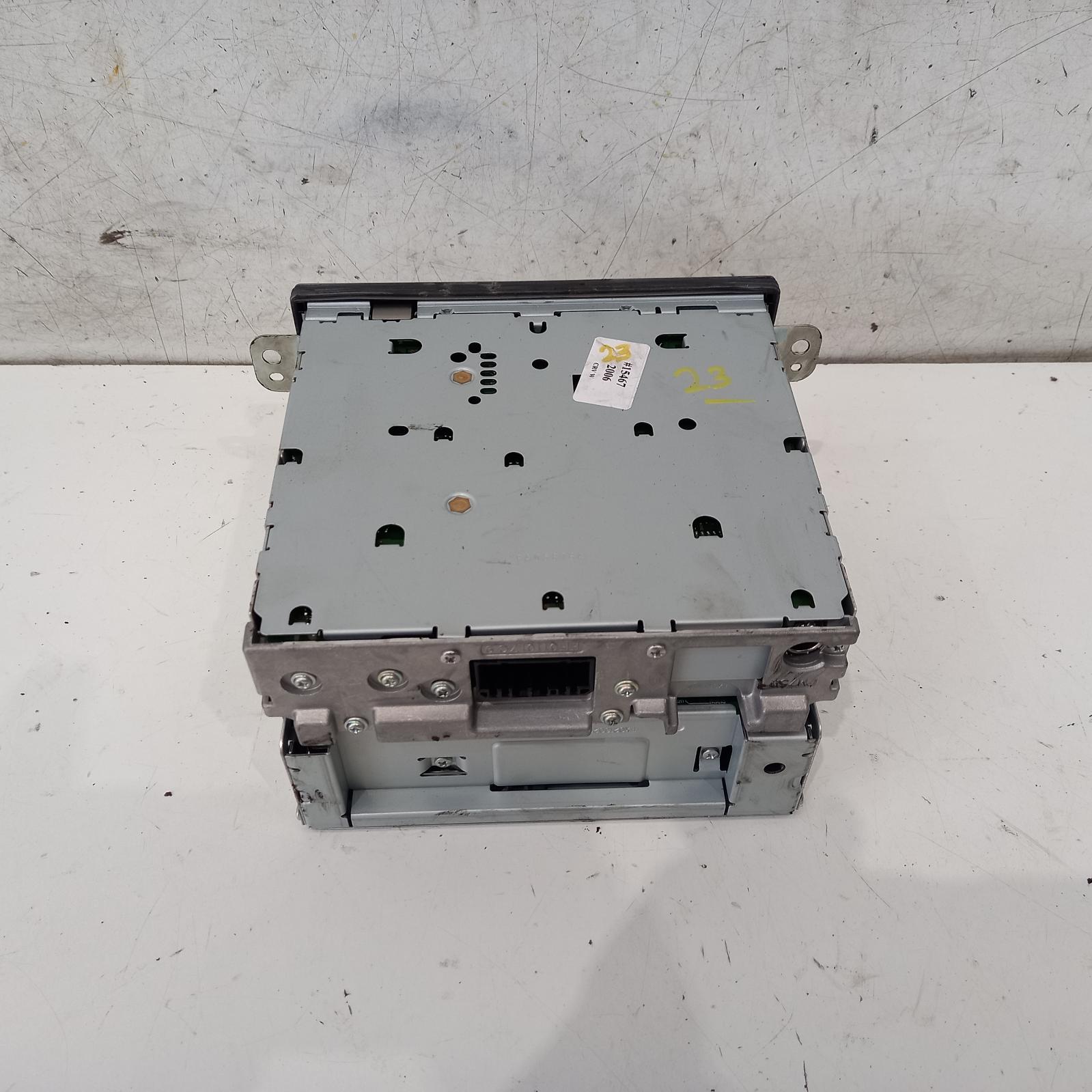 View Auto part Radio/Cd/Dvd/Sat/Tv Honda Crv 2006