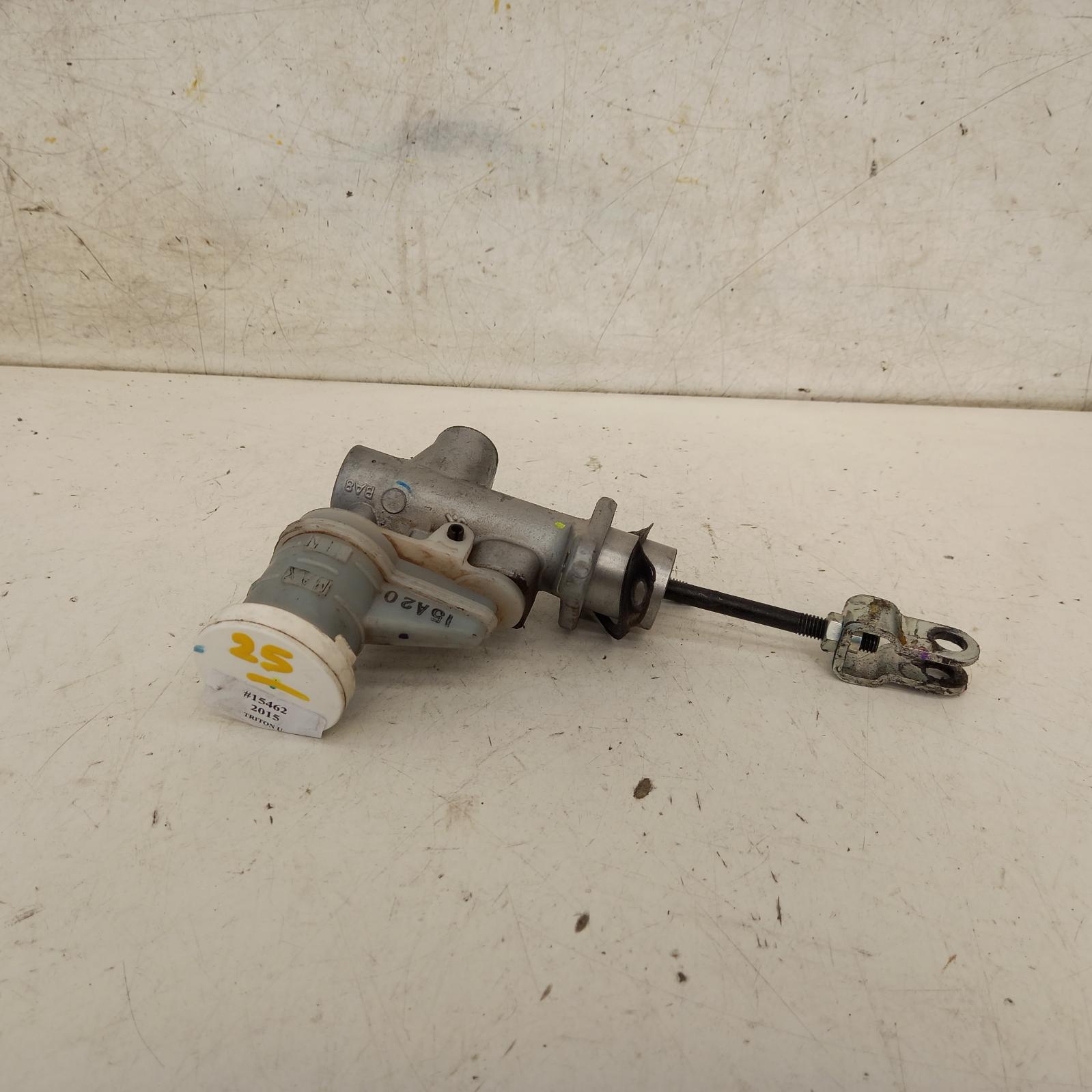 View Auto part Clutch Master Cylind Mitsubishi Triton 2015
