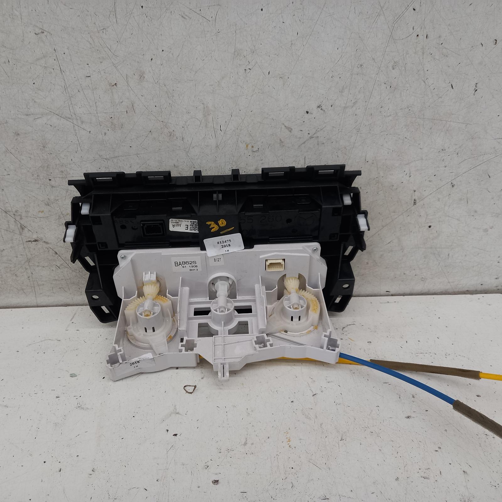 View Auto part Heater/Ac Controls Mazda 3 2018