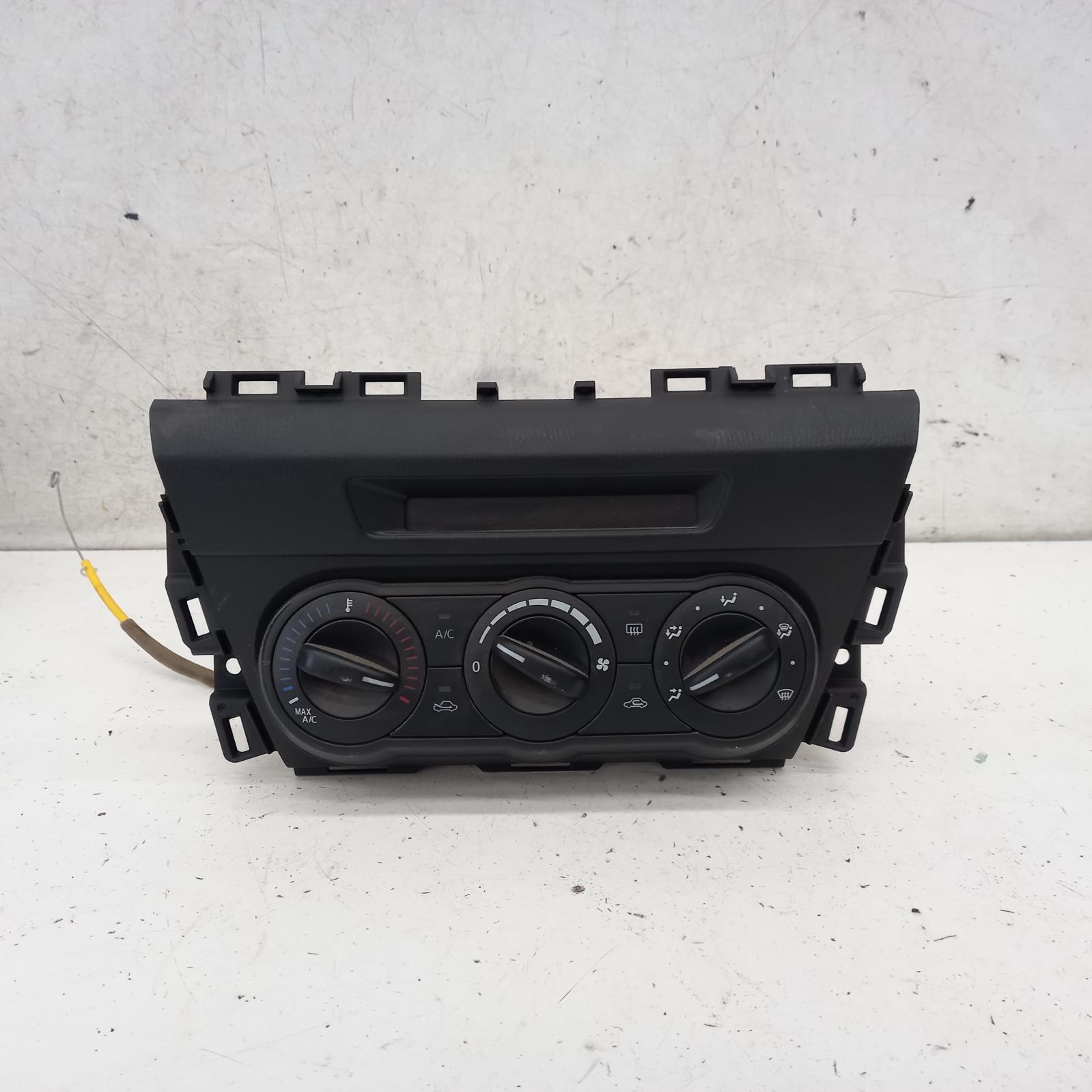View Auto part Heater/Ac Controls Mazda 3 2018