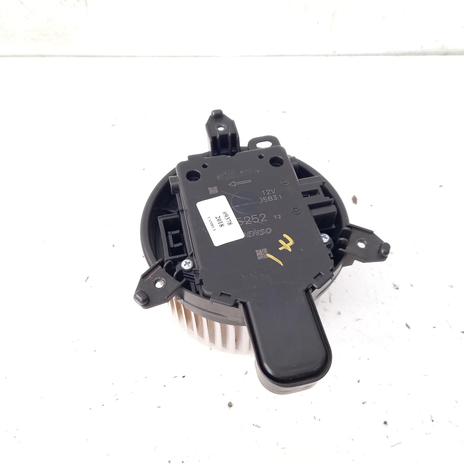 View Auto part Heater Fan Motor Toyota Camry 2018