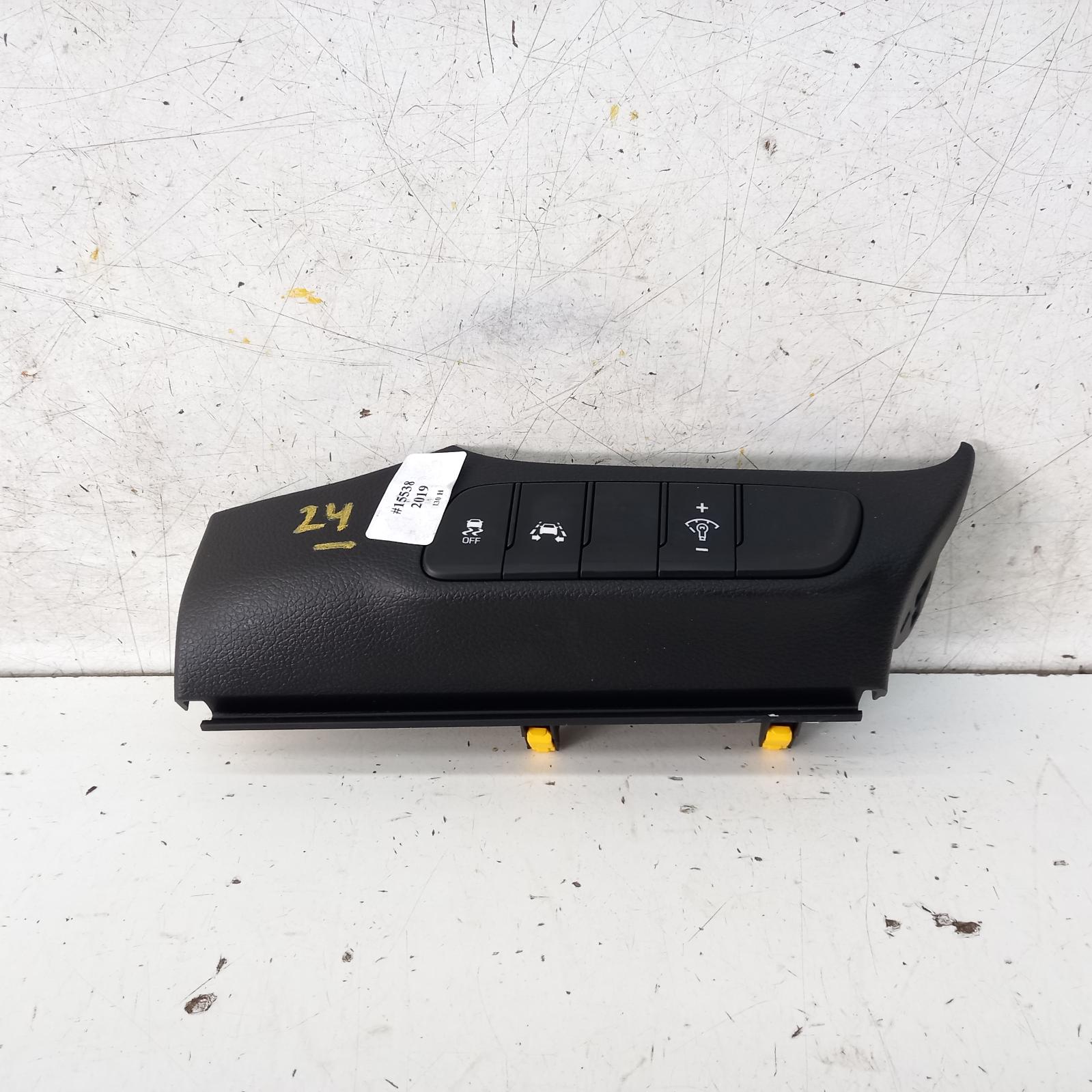View Auto part Misc Switch/Relay Hyundai I30 2019
