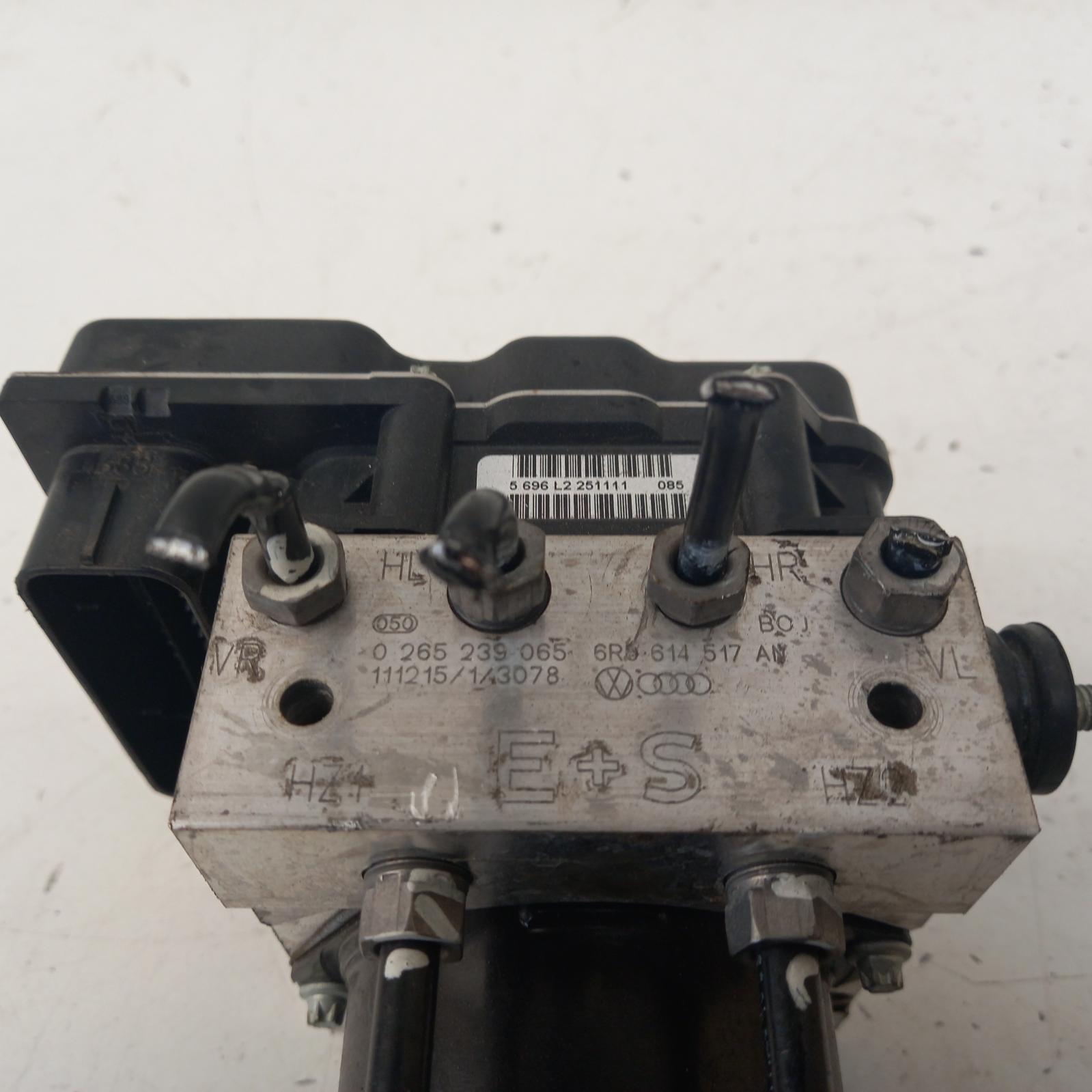 2012 Volkswagen Polo Abs Pump/Modulator View Auto part Abs Pump/Modulator Volkswagen Polo 2012