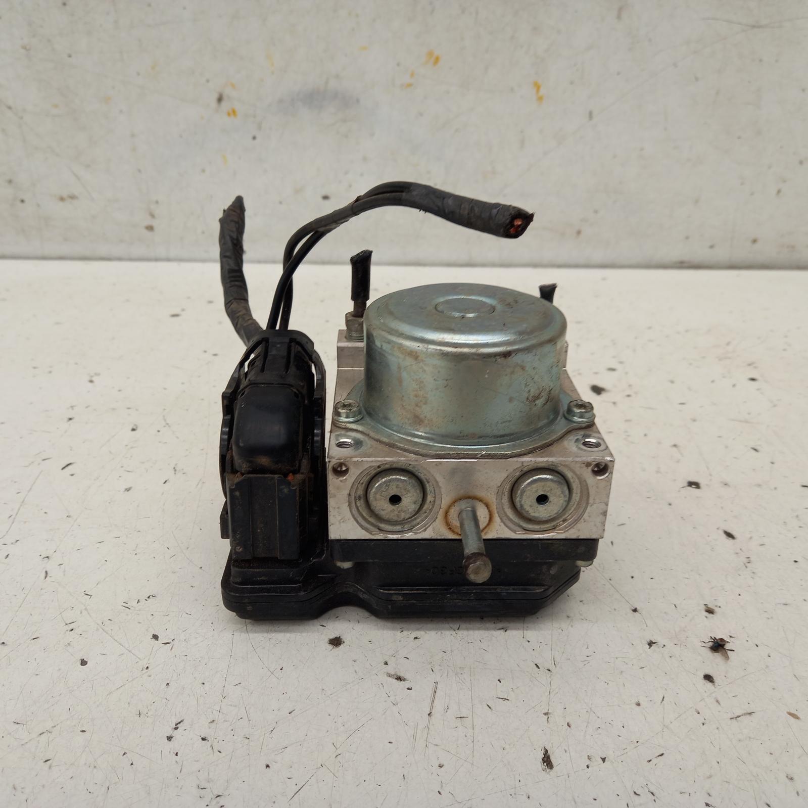 2011 Nissan Tiida Abs Pump/Modulator View Auto part Abs Pump/Modulator Nissan Tiida 2011