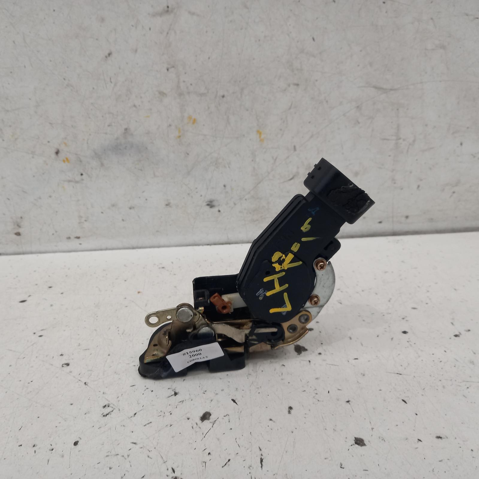 View Auto part Door/Boot/Gate Lock Toyota Corolla 2000