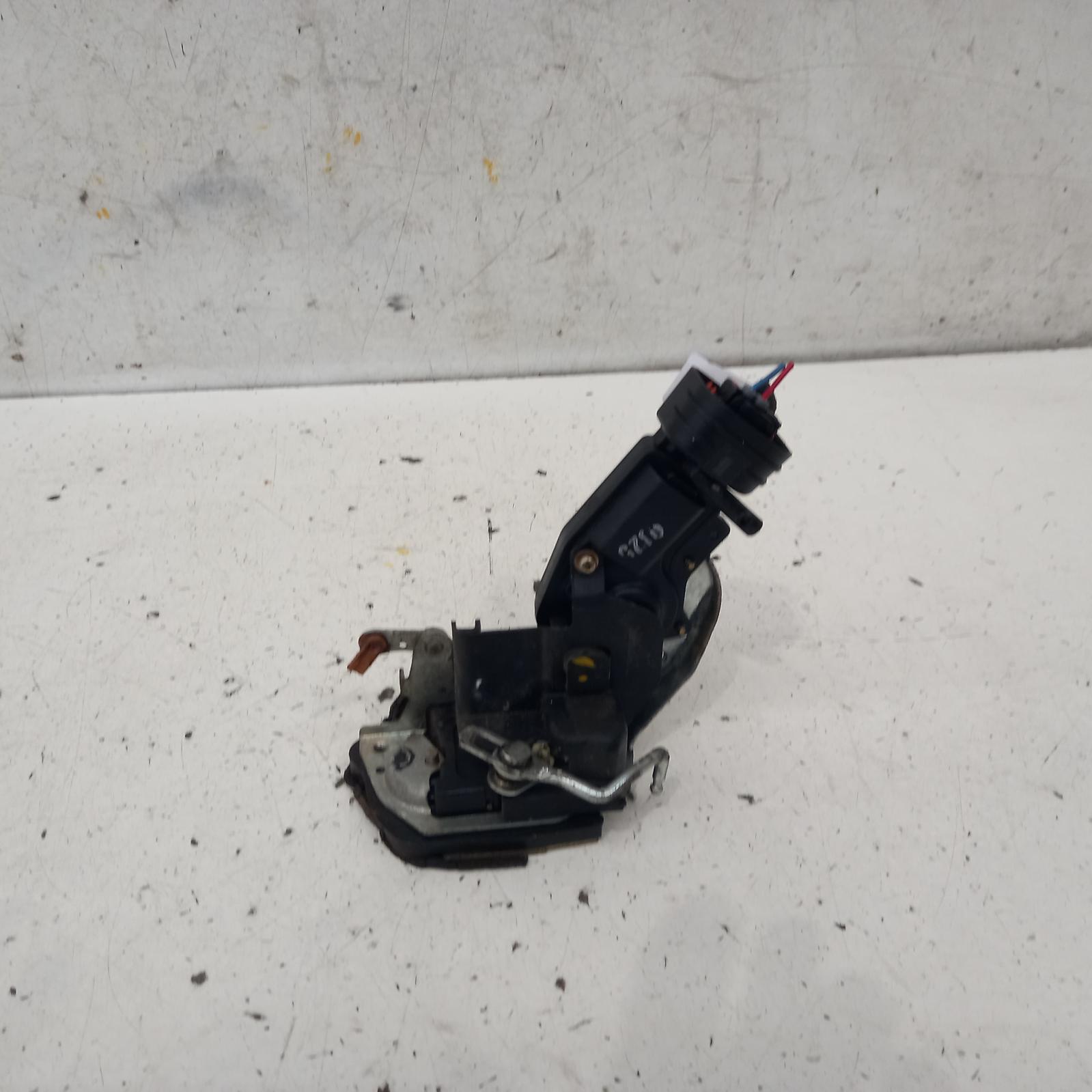 View Auto part Door/Boot/Gate Lock Toyota Corolla 2000