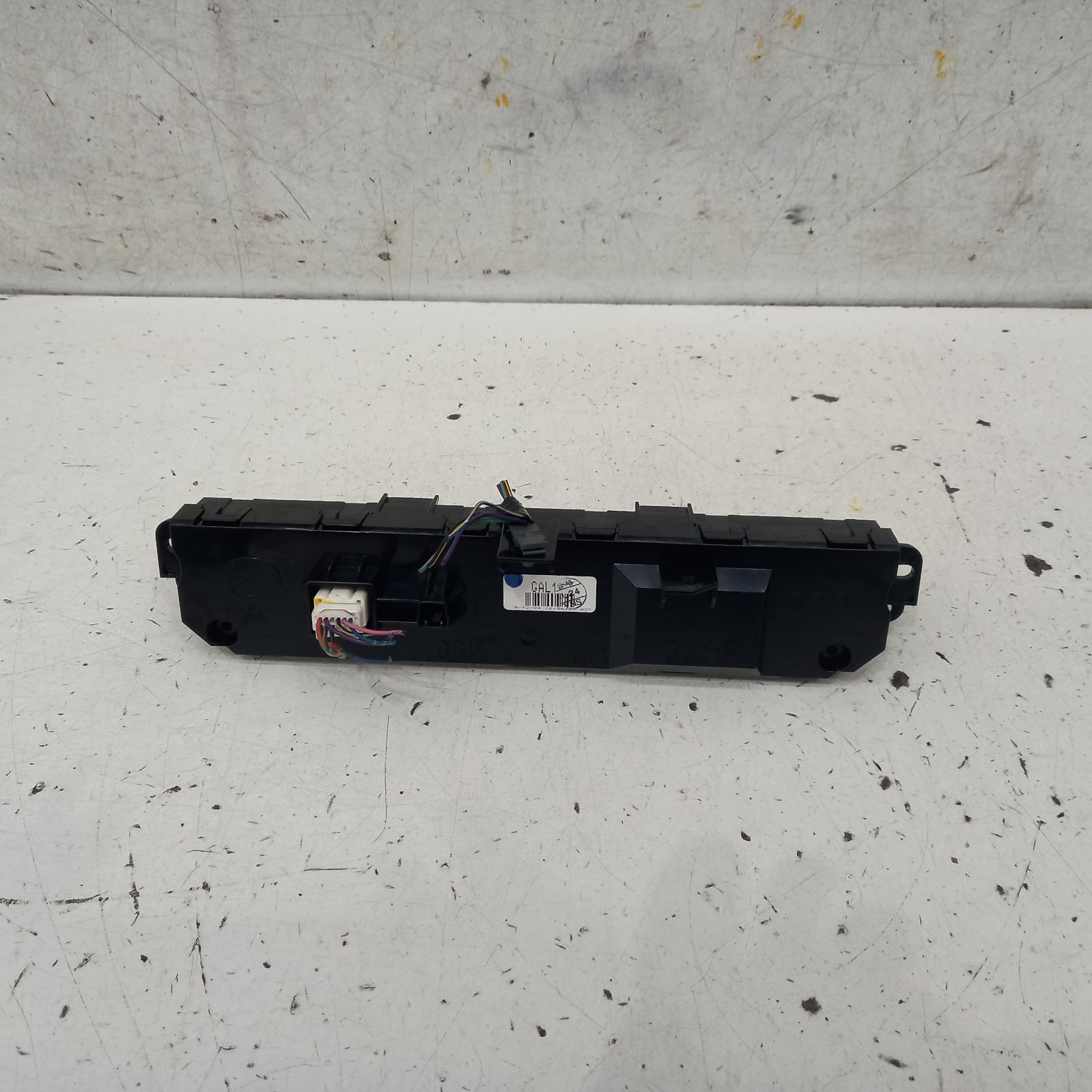 View Auto part Clock Mazda 6 2010