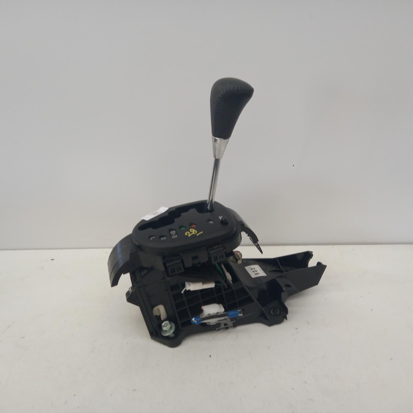 2008 Toyota Yaris Gear Stick/Shifter View Auto part Gear Stick/Shifter Toyota Yaris 2008