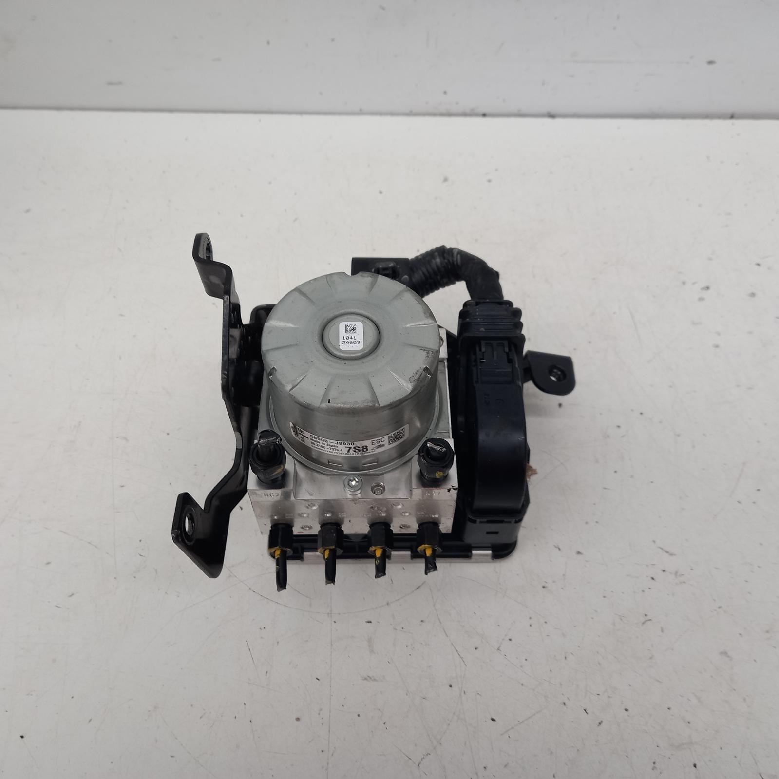 2021 Hyundai Kona Abs Pump/Modulator View Auto part Abs Pump/Modulator Hyundai Kona 2021
