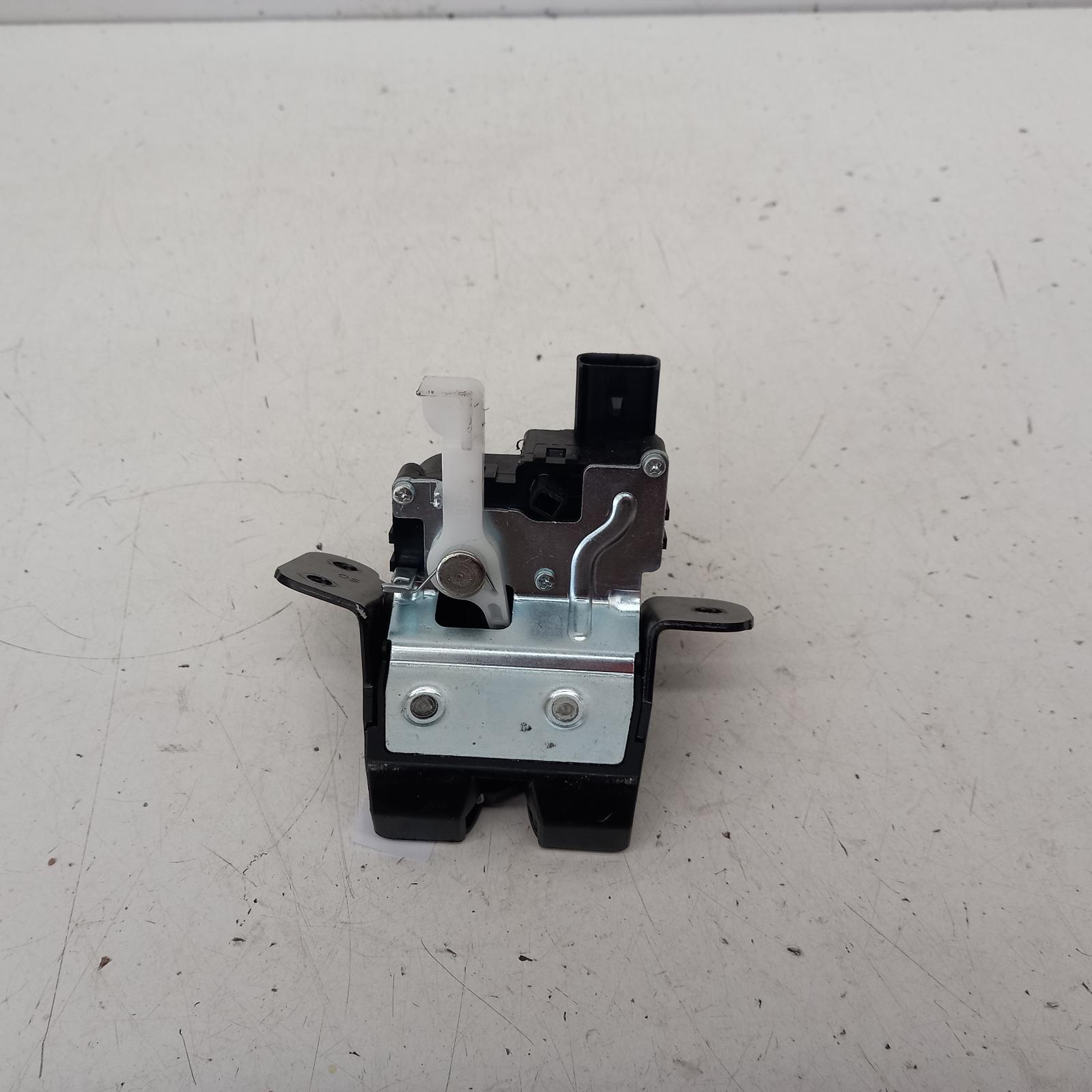 View Auto part Door/Boot/Gate Lock Hyundai Kona 2021