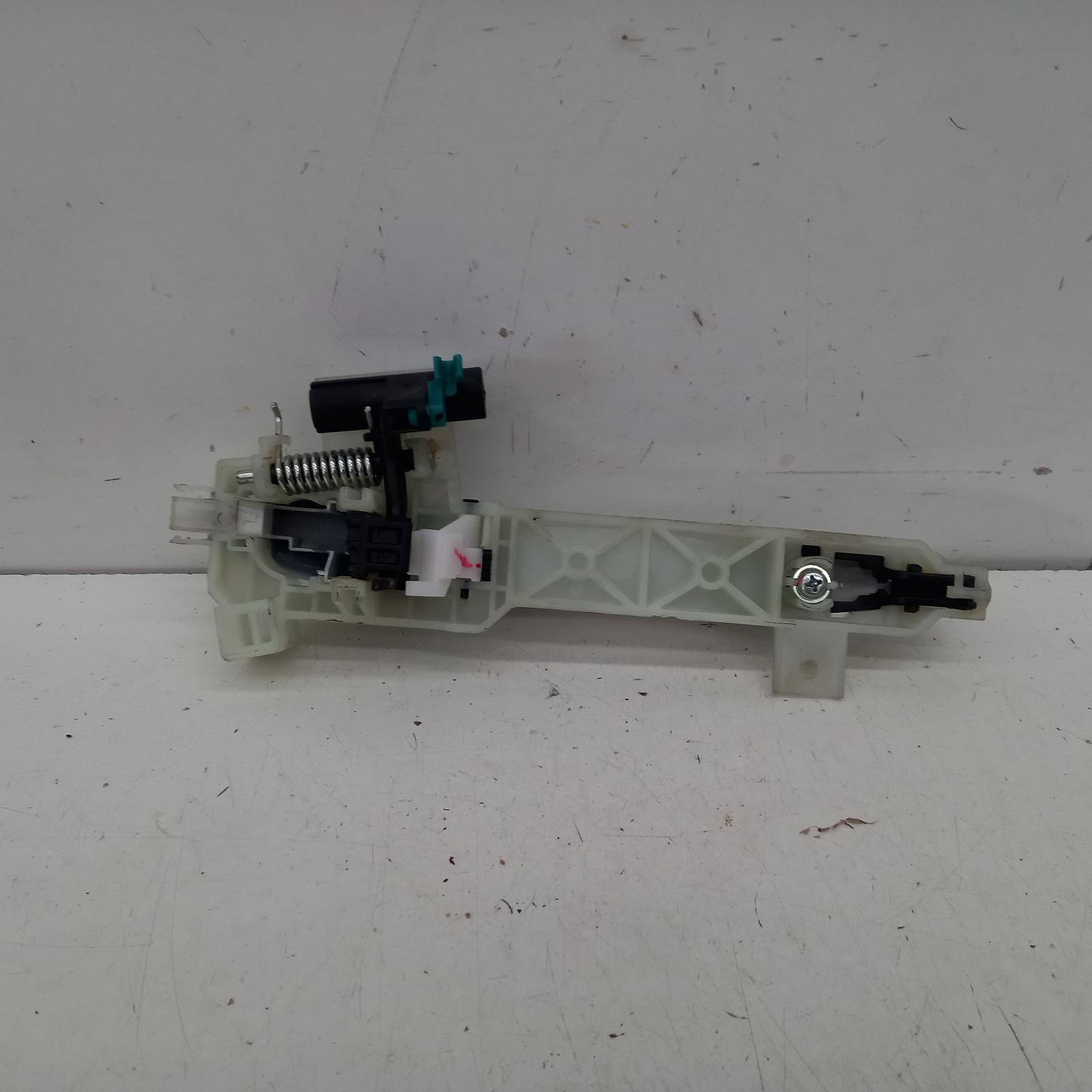 View Auto part Door Handle Hyundai Kona 2021