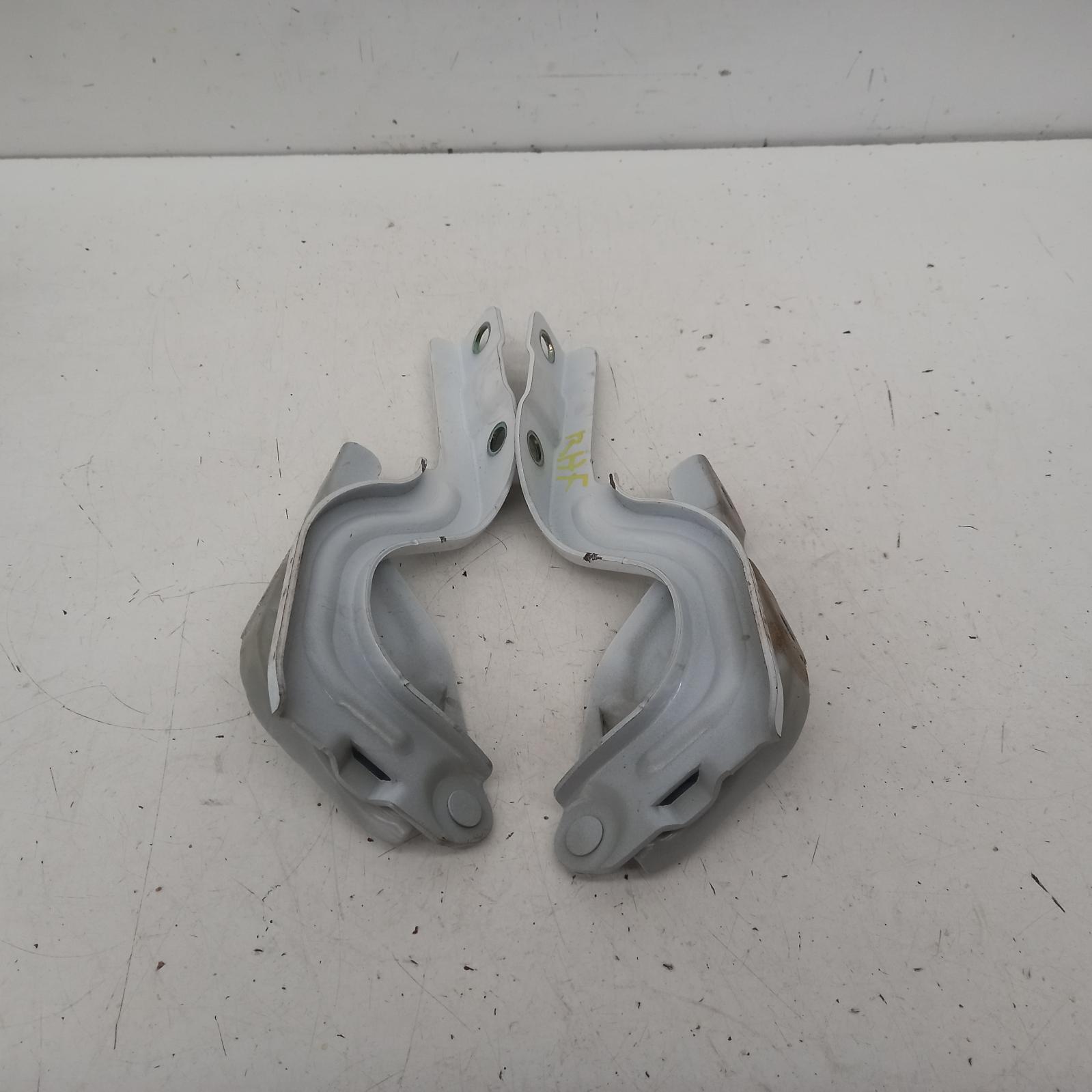 2021 Hyundai Kona Bonnet Hinge/Strut View Auto part Bonnet Hinge/Strut Hyundai Kona 2021
