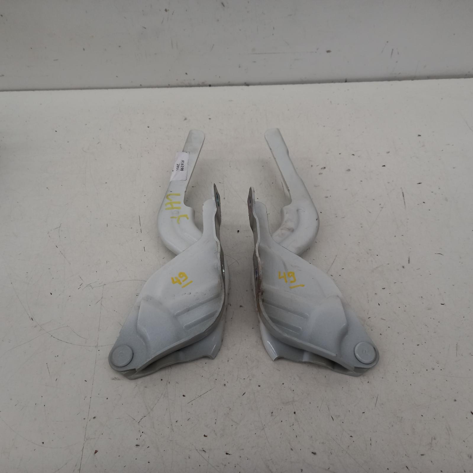 2021 Hyundai Kona Bonnet Hinge/Strut View Auto part Bonnet Hinge/Strut Hyundai Kona 2021