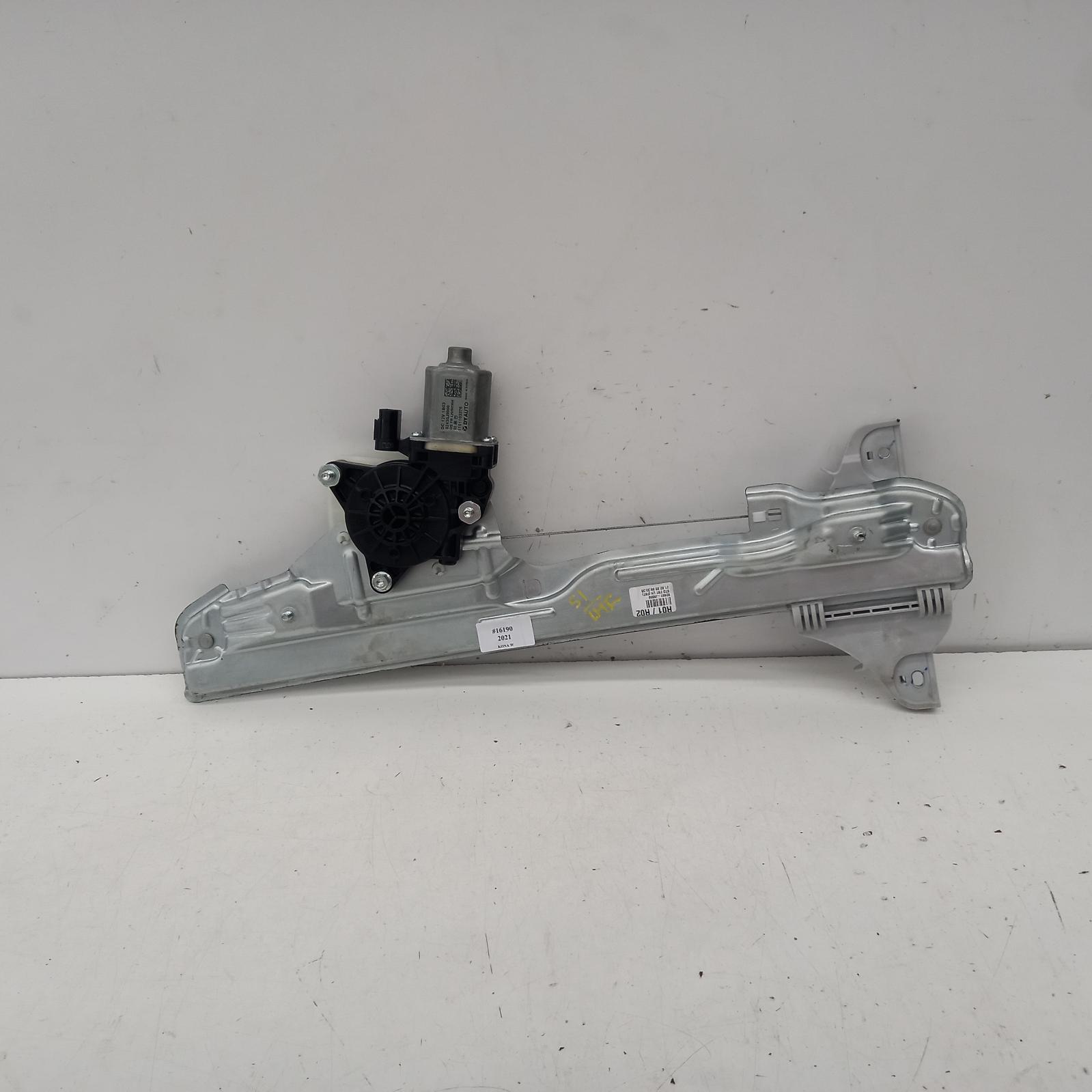 View Auto part Left Front Window Reg/Motor Hyundai Kona 2021
