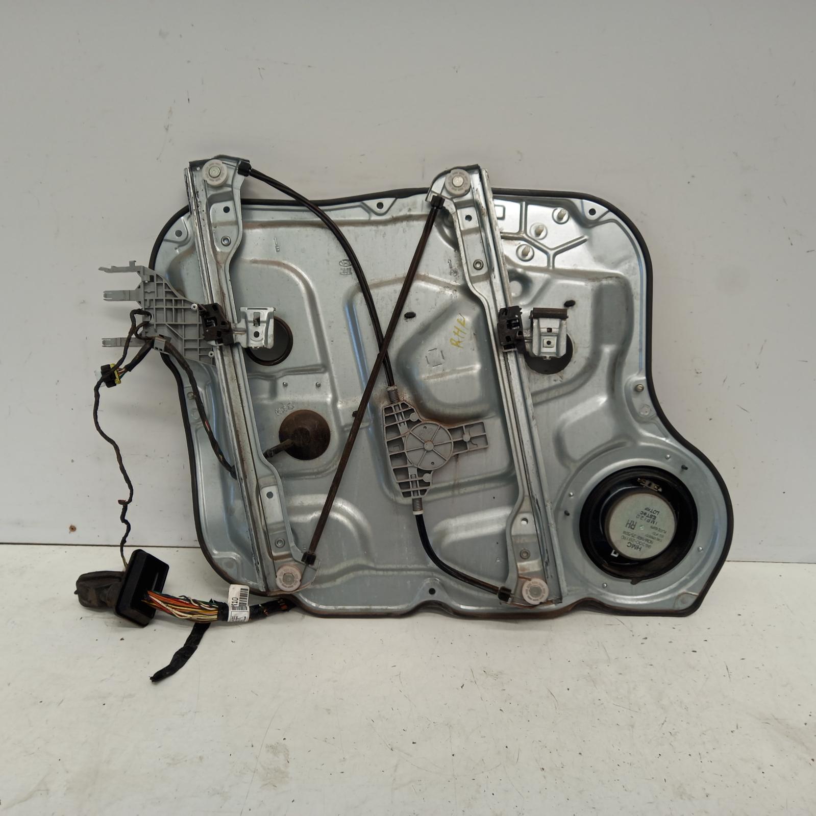 View Auto part Right Front Window Reg/Motor Hyundai Santa Fe 2010