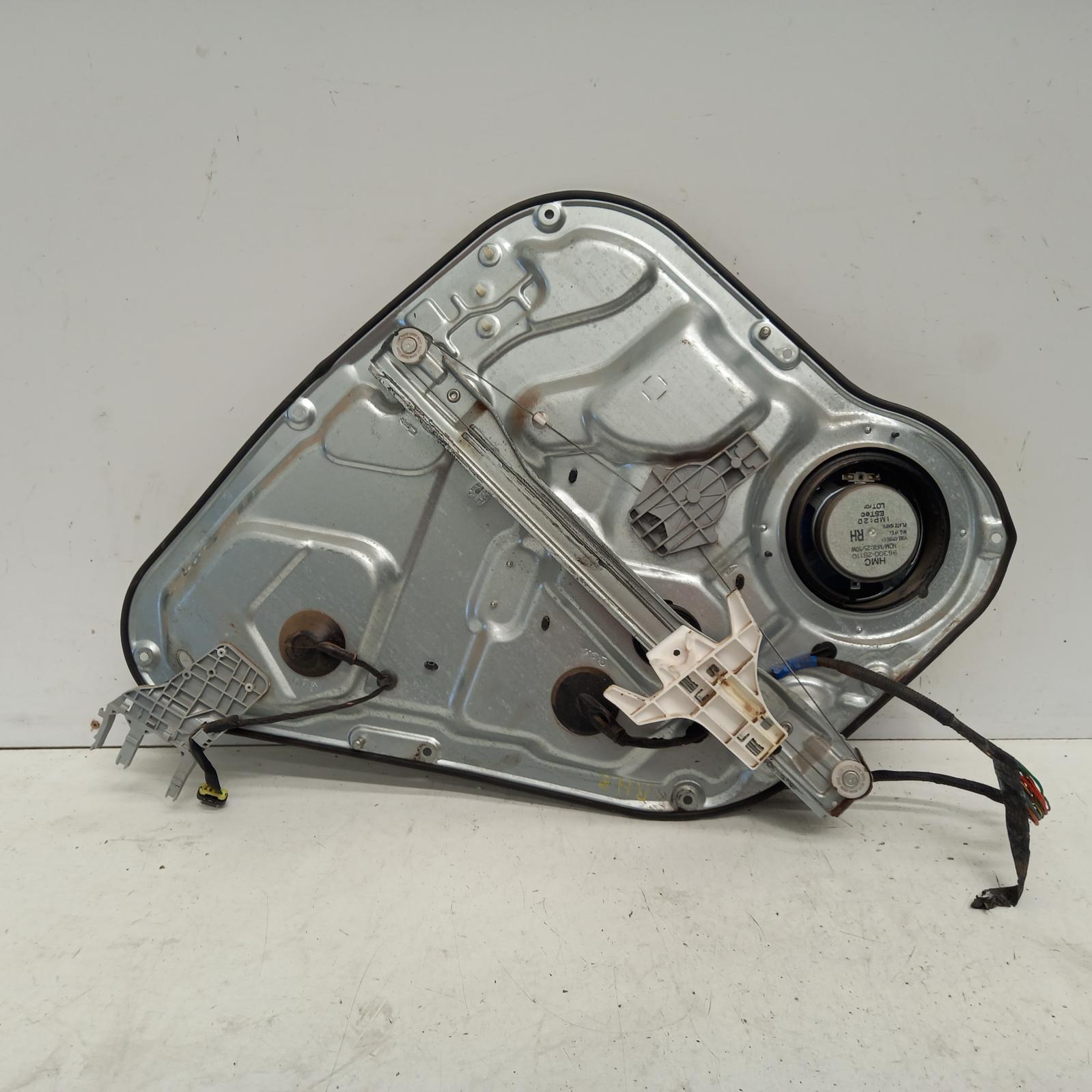 View Auto part Right Rear Wnd Reg/Motor Hyundai Santa Fe 2010