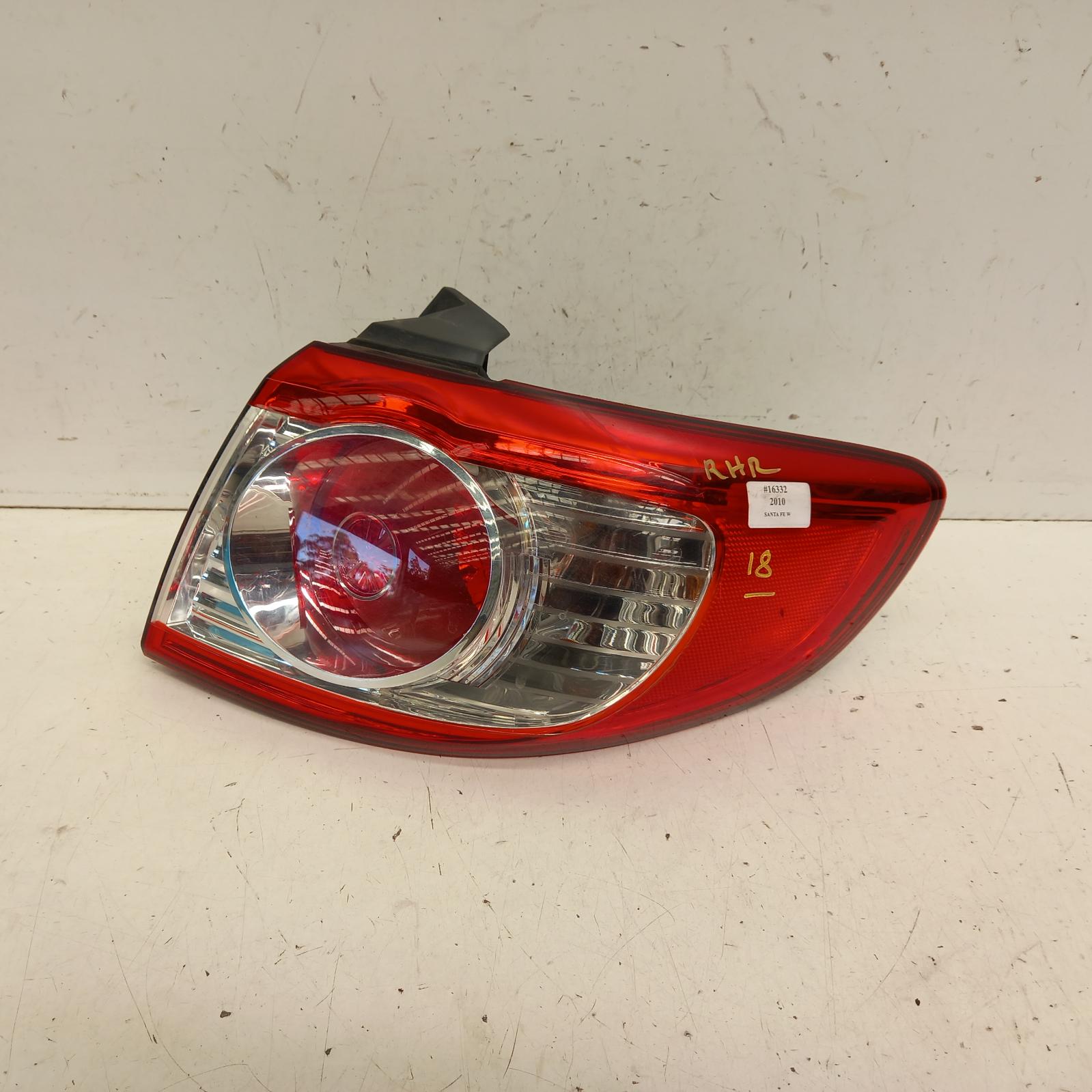 View Auto part Right Taillight Hyundai Santa Fe 2010