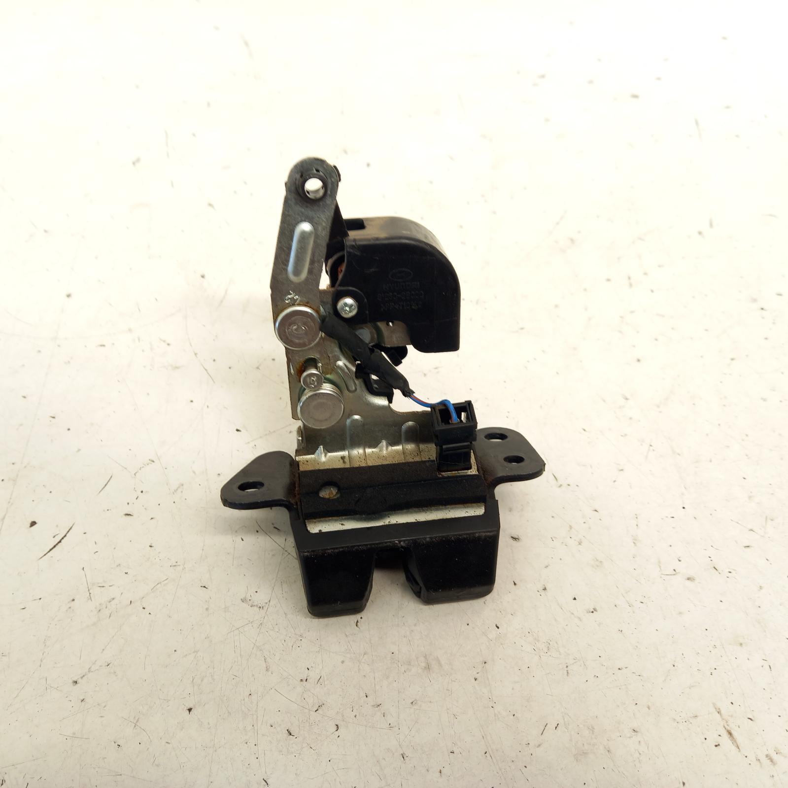 View Auto part Door/Boot/Gate Lock Hyundai Santa Fe 2010