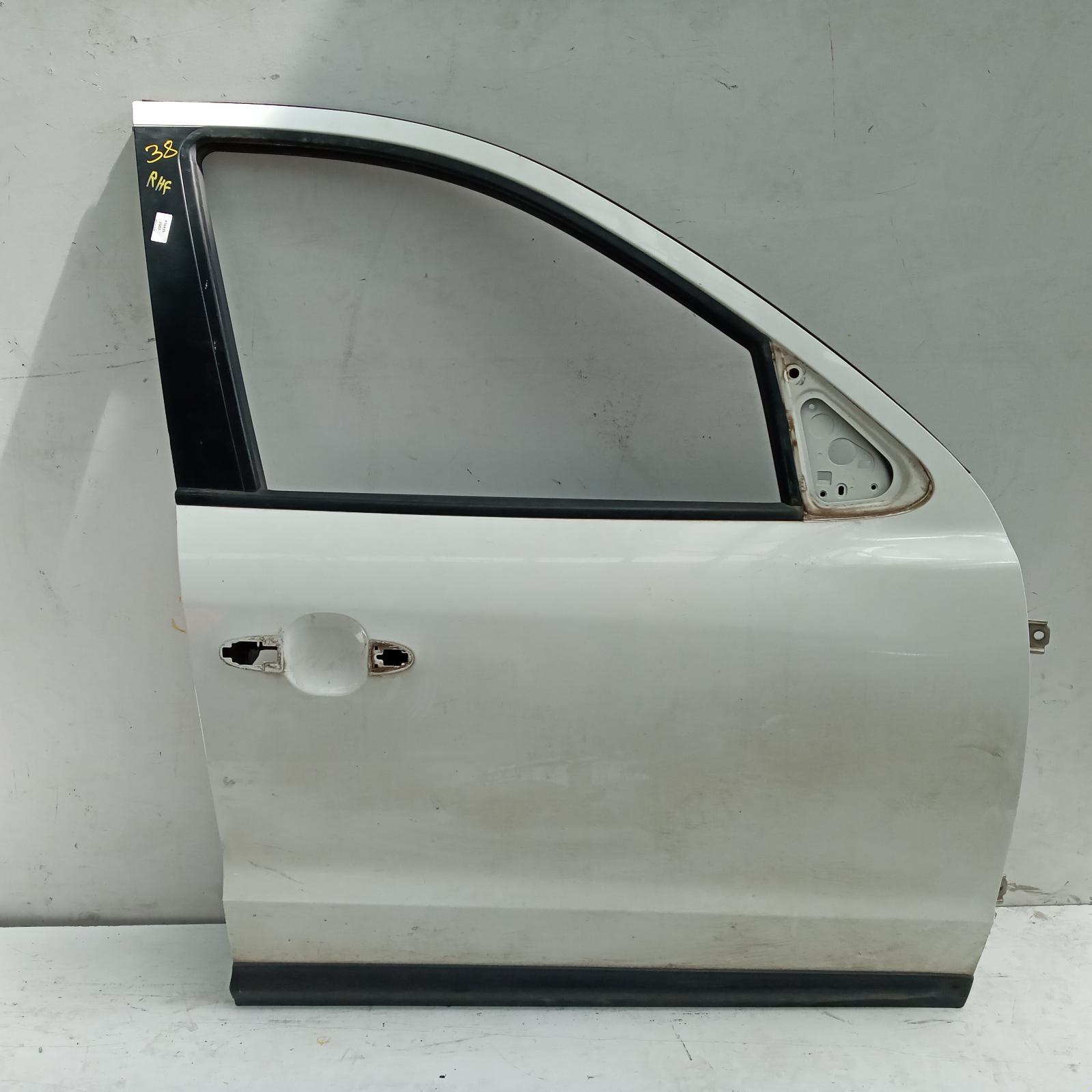 View Auto part Right Front Door Hyundai Santa Fe 2007