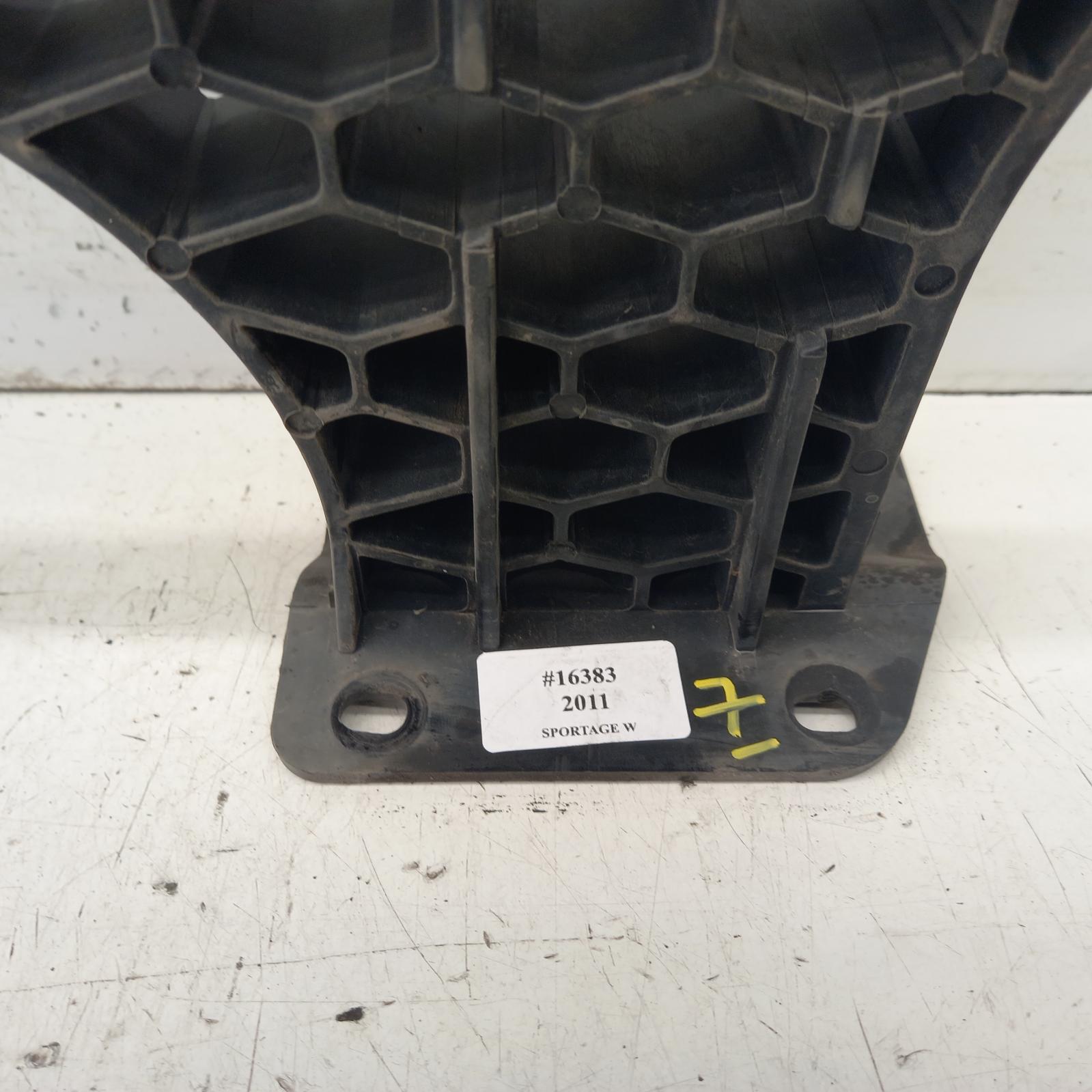 View Auto part F/Bar Reinforc/Brack Kia Sportage 2011