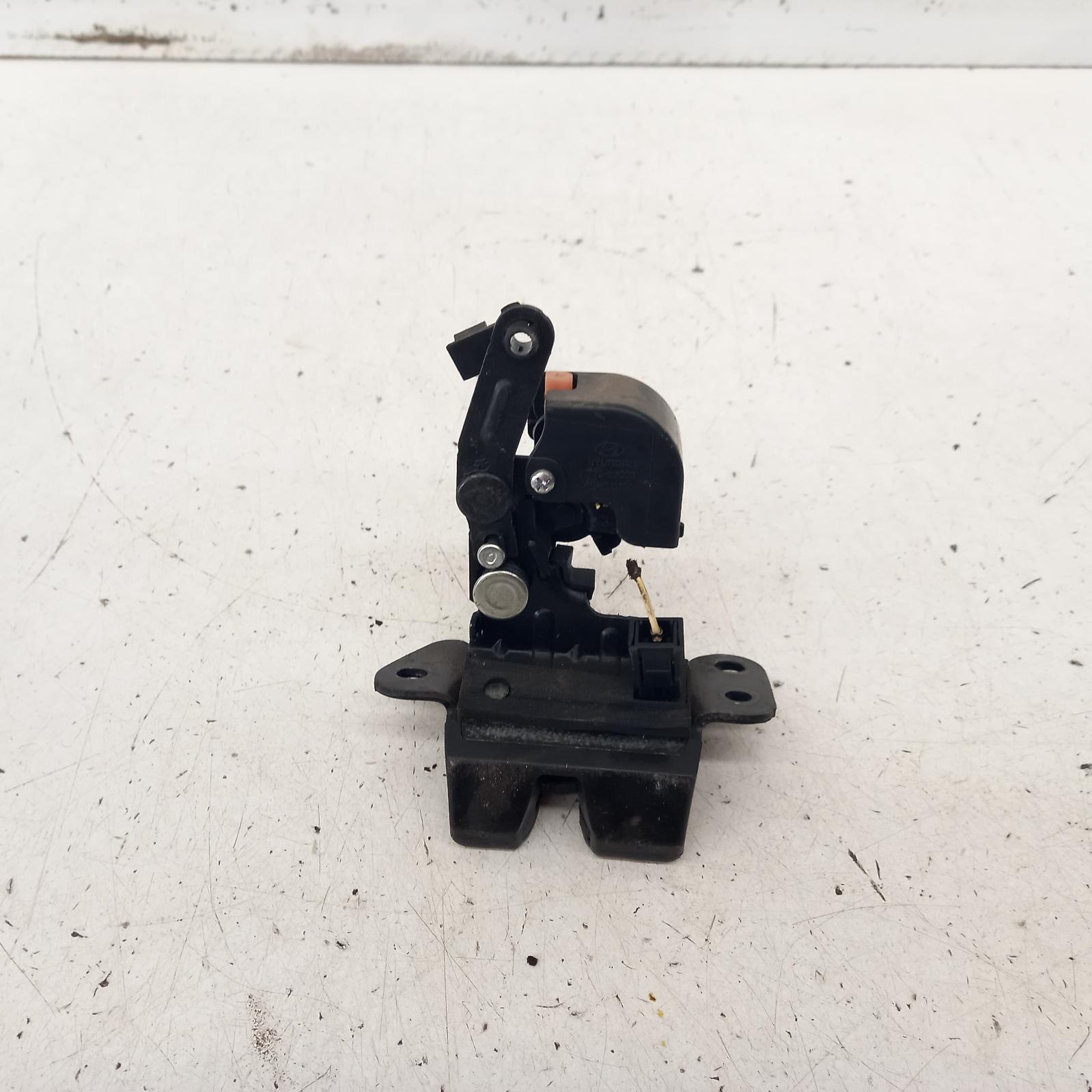 View Auto part Door/Boot/Gate Lock Hyundai Santa Fe 2007