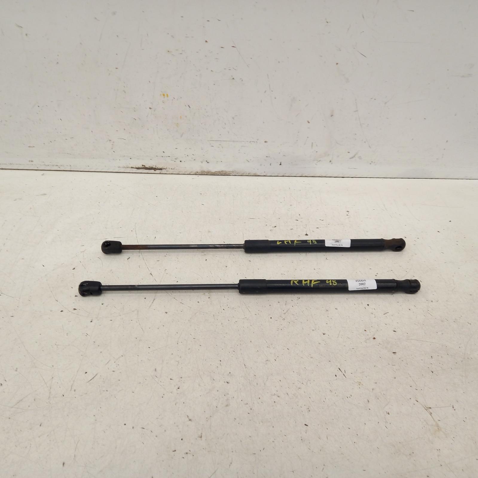 2007 Hyundai Santa Fe Bonnet Hinge/Strut View Auto part Bonnet Hinge/Strut Hyundai Santa Fe 2007