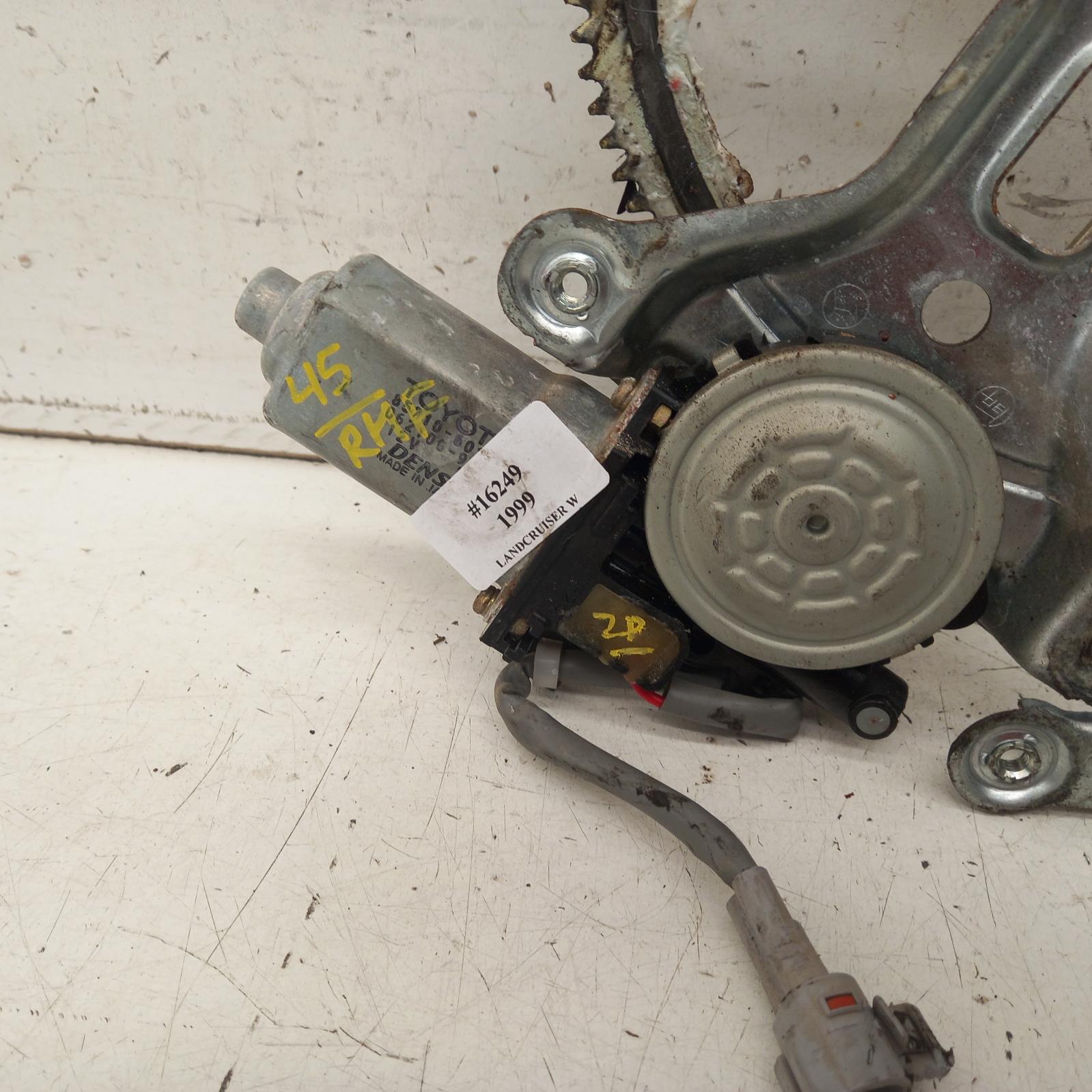 1999 Toyota Landcruiser Right Front Window Reg/Motor View Auto part Right Front Window Reg/Motor Toyota Landcruiser 1999
