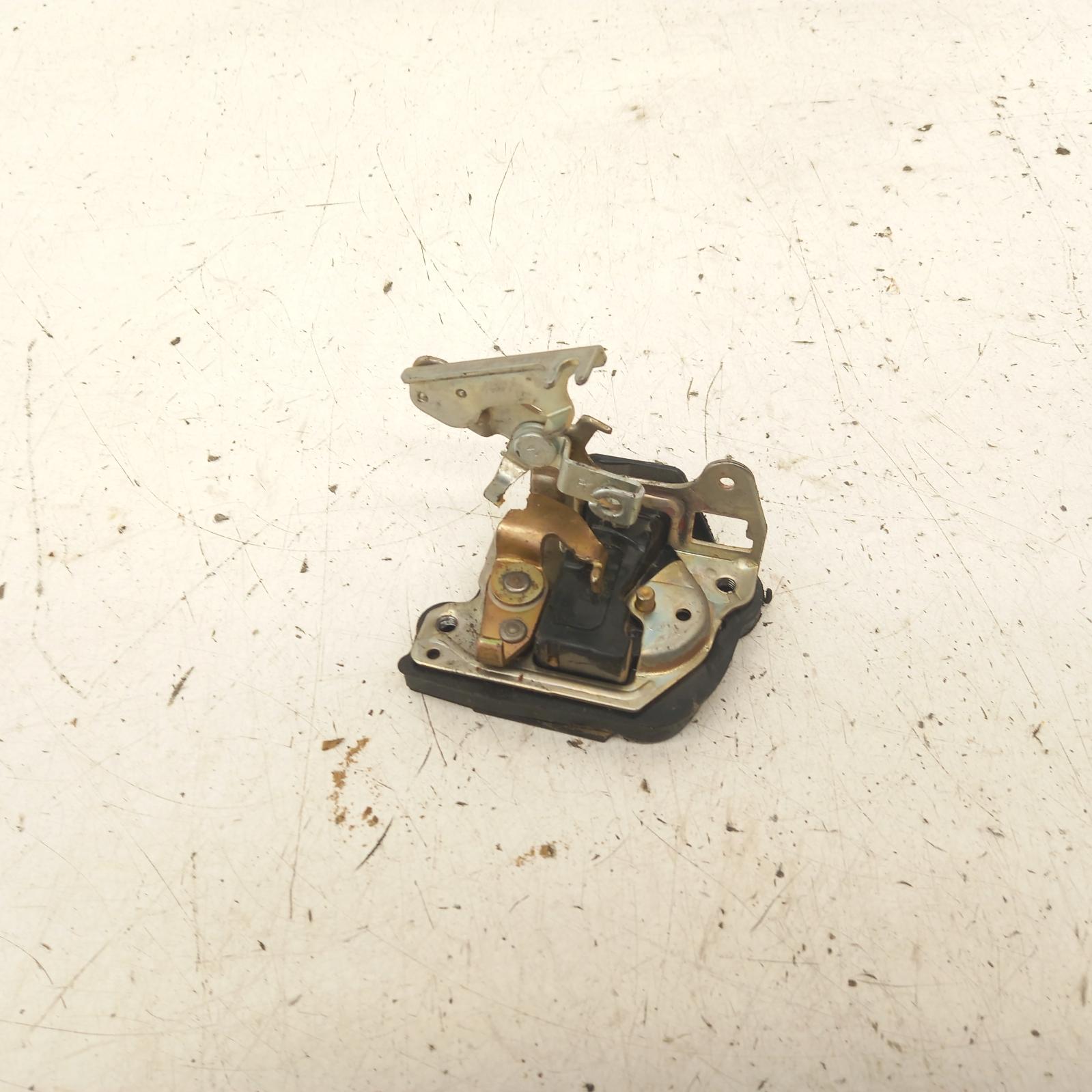 1999 Toyota Landcruiser Door/Boot/Gate Lock View Auto part Door/Boot/Gate Lock Toyota Landcruiser 1999