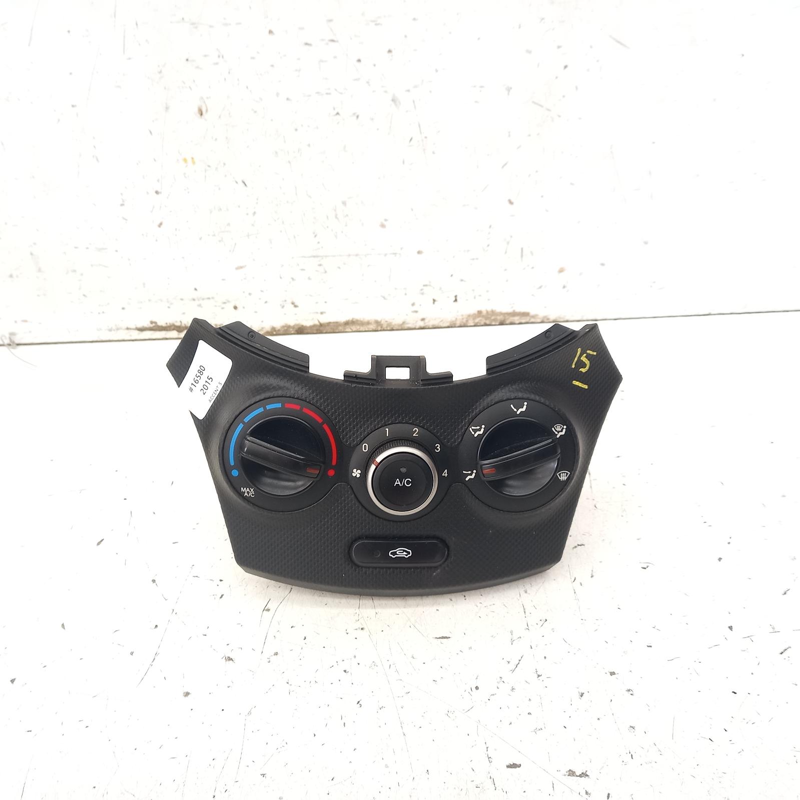 View Auto part Heater/Ac Controls Hyundai Accent 2015