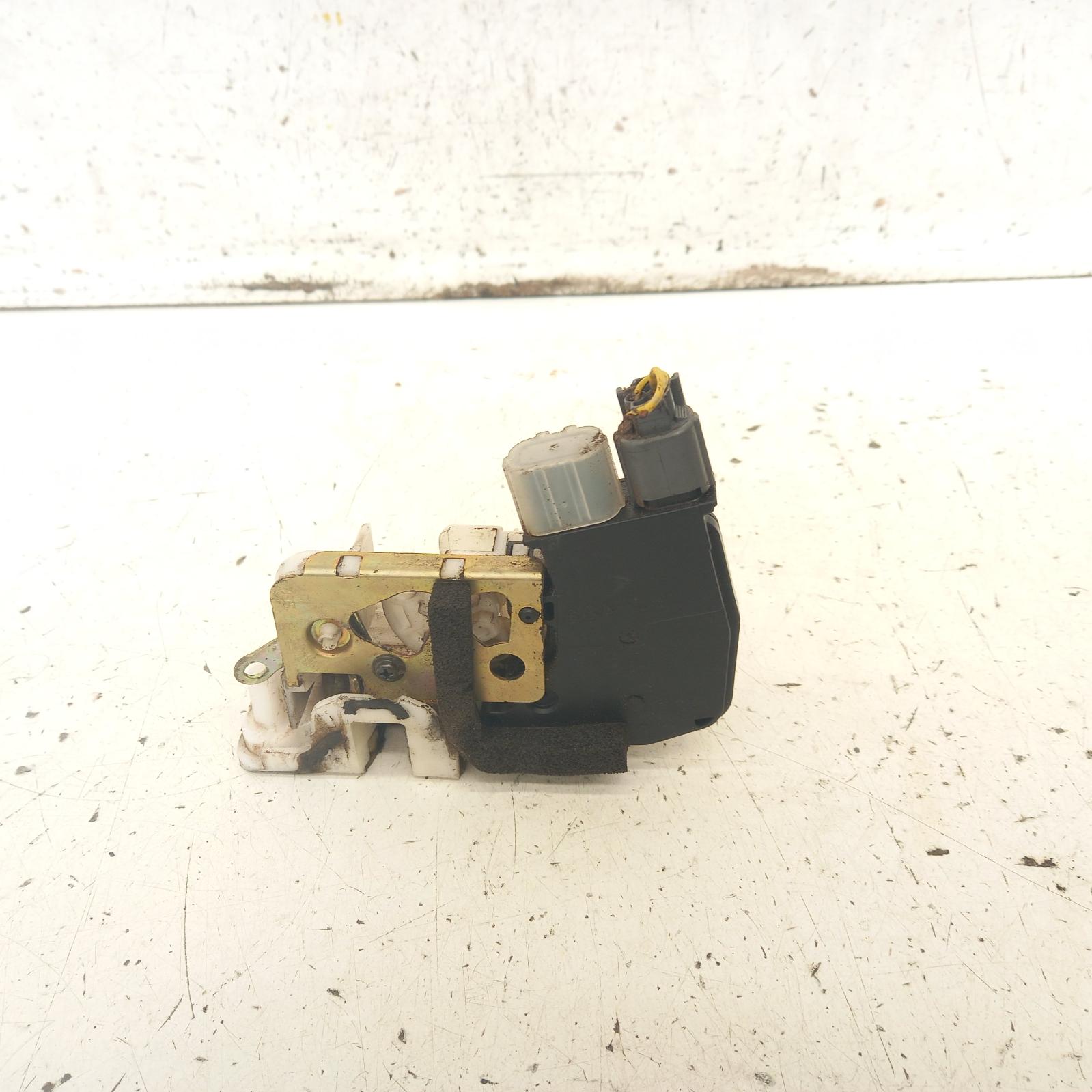 View Auto part Door/Boot/Gate Lock Honda Crv 2002